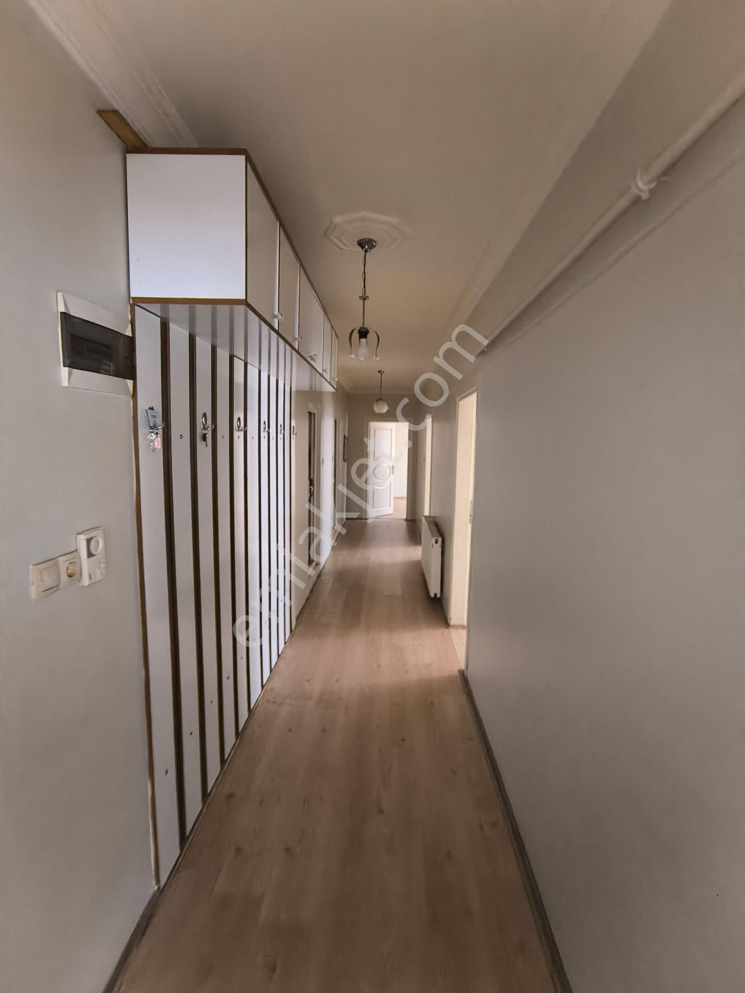 Kariyer'den Osmanbey Cad Arkası Köşe Bina Zemin Kat 3+1 Kiralık - Görsel 3