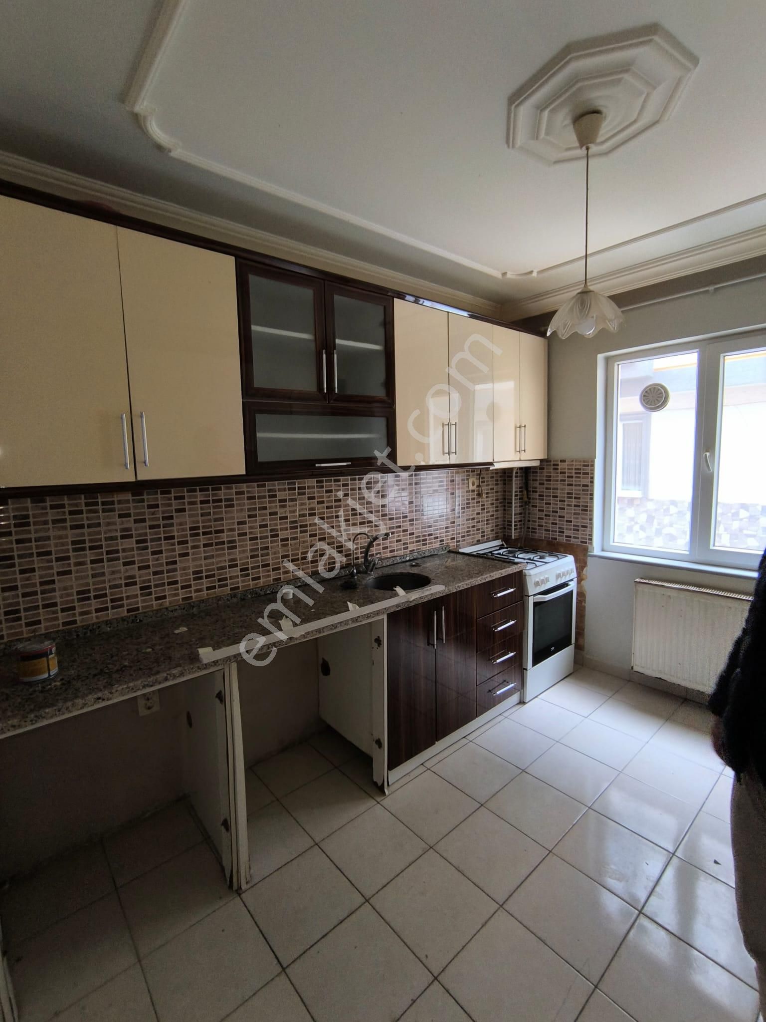 Kariyer'den Osmanbey Cad Arkası Köşe Bina Zemin Kat 3+1 Kiralık - Görsel 14