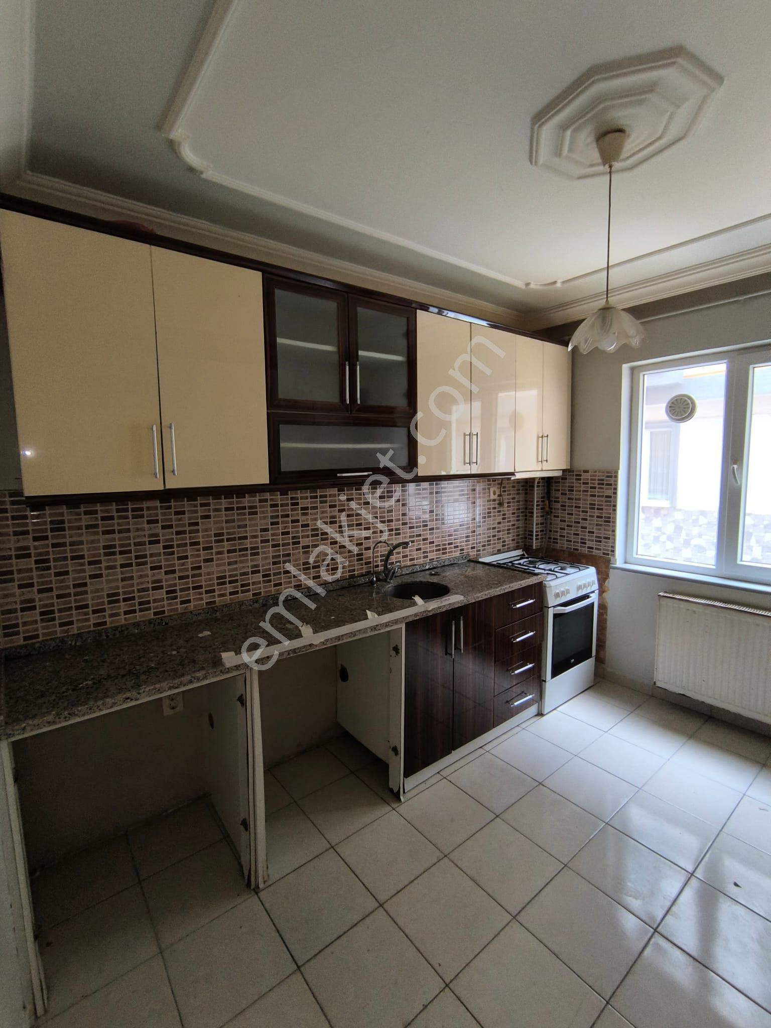 Kariyer'den Osmanbey Cad Arkası Köşe Bina Zemin Kat 3+1 Kiralık - Görsel 13