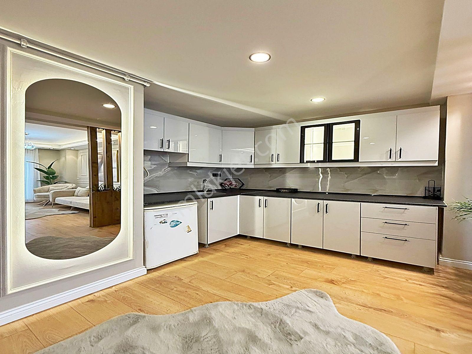 Göl Manzaralı Metrobüse Yürüme Mesafesinde 1+1 Full Eşyalı Lüks Daire !!! - Görsel 4