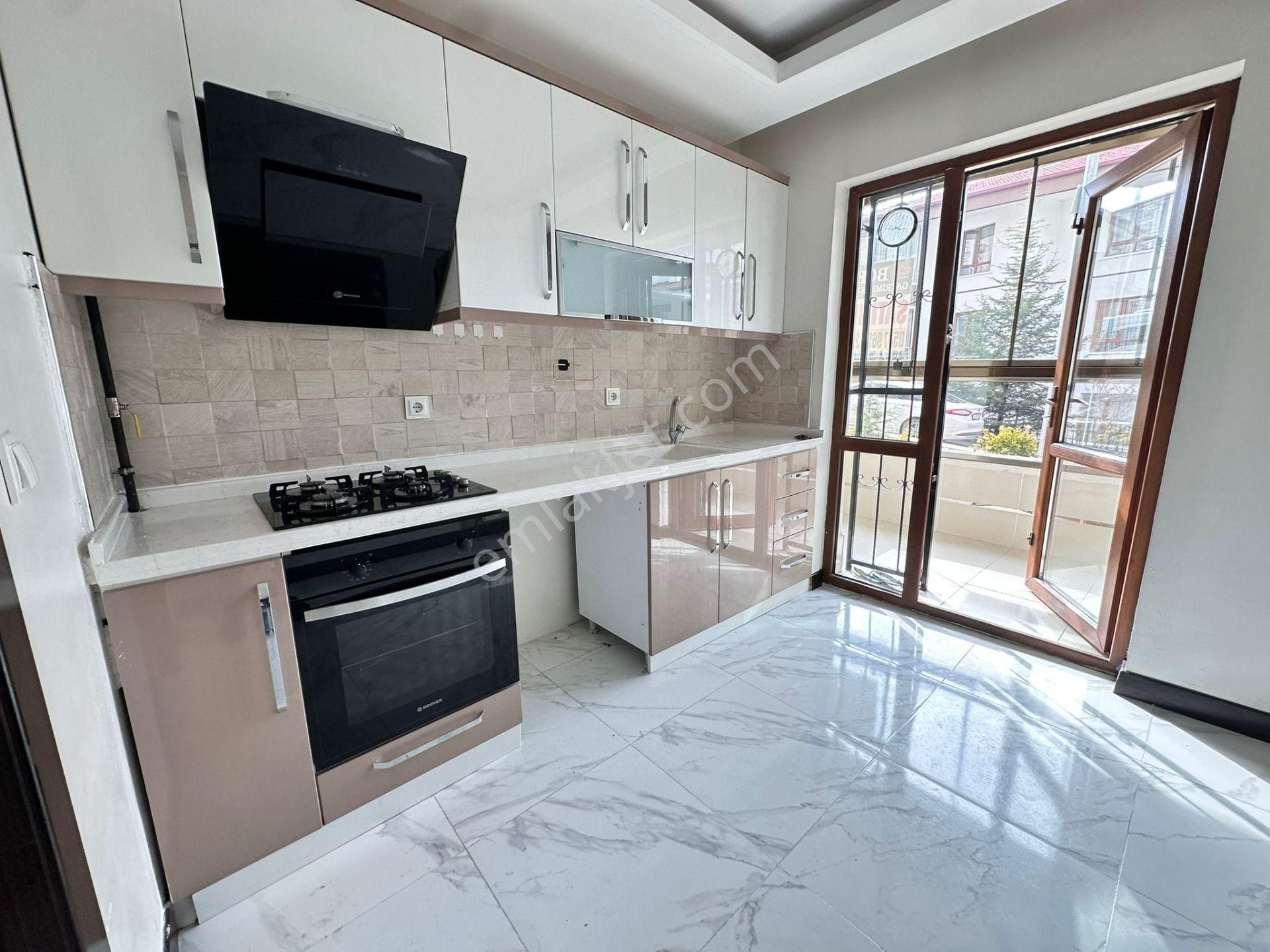 Vatan'dan Bademlik'te Cadde Yakını Yeni Bina Giriş Kat Balkonlu Masrafsız Yapılı Satılık 2+1 - Görsel 15