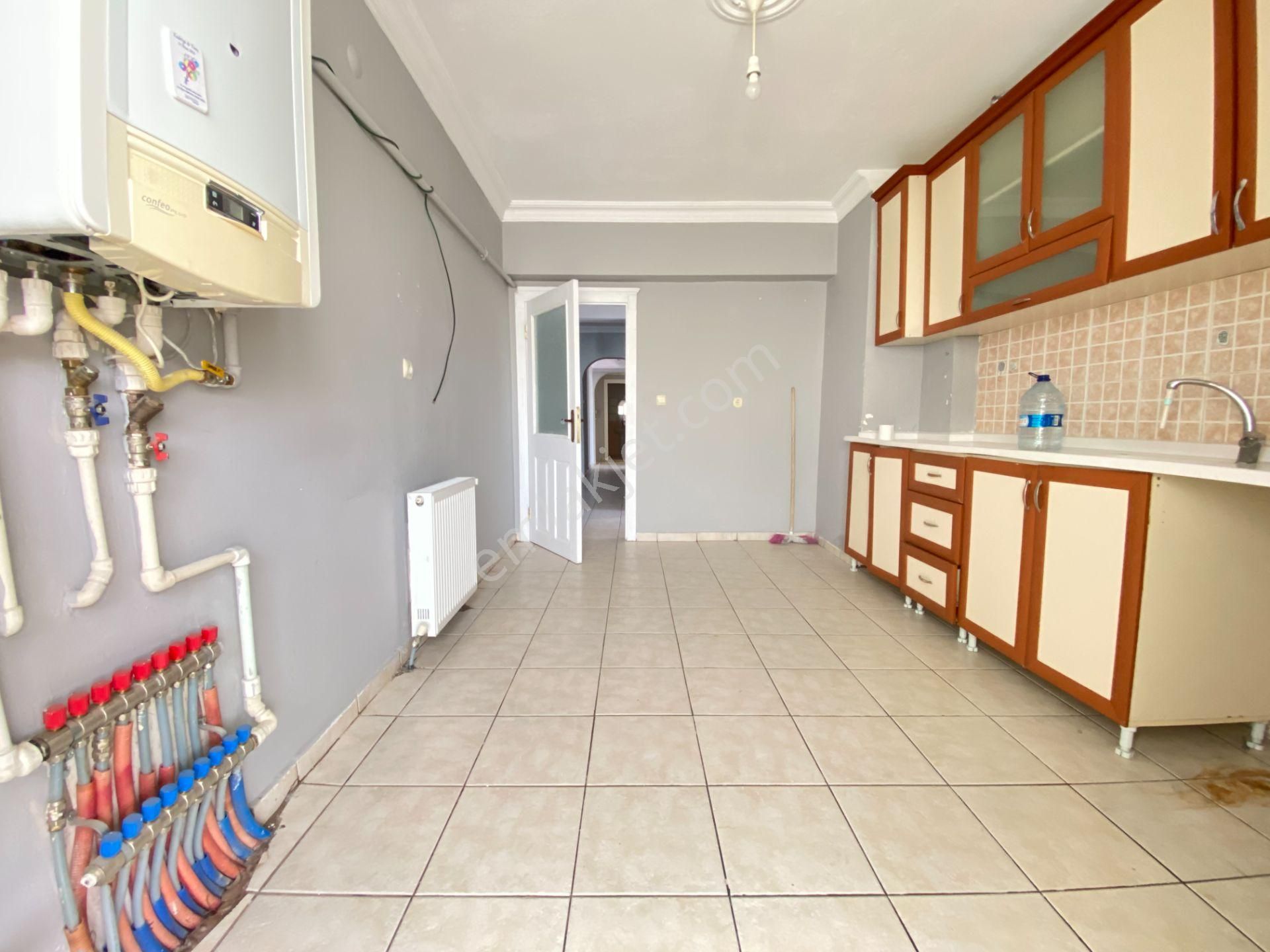 Gökçe Emlak'tan Sarayda Sitede Geniş 4+1 Asansörlü Güney.c Daire - Görsel 2