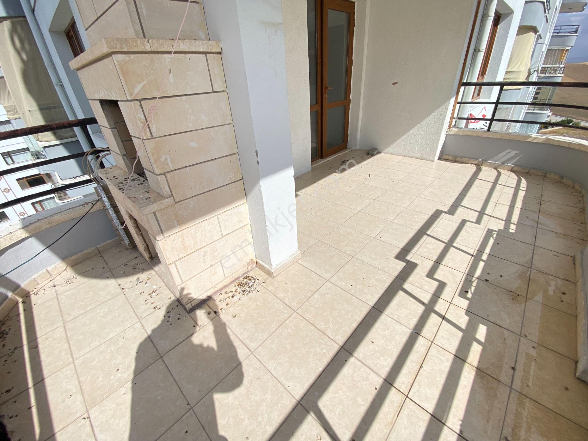 Gökçe Emlak'tan Sarayda Sitede Geniş 4+1 Asansörlü Güney.c Daire - Görsel 9