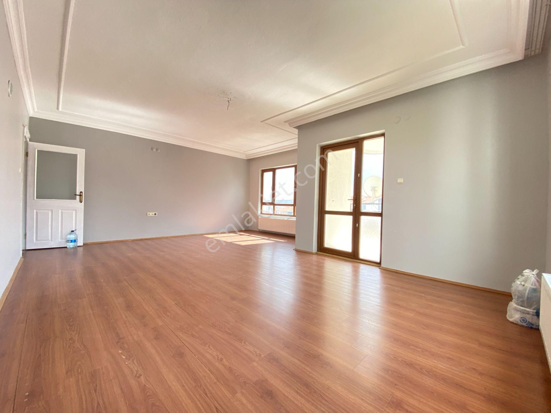 Gökçe Emlak'tan Sarayda Sitede Geniş 4+1 Asansörlü Güney.c Daire - Görsel 7