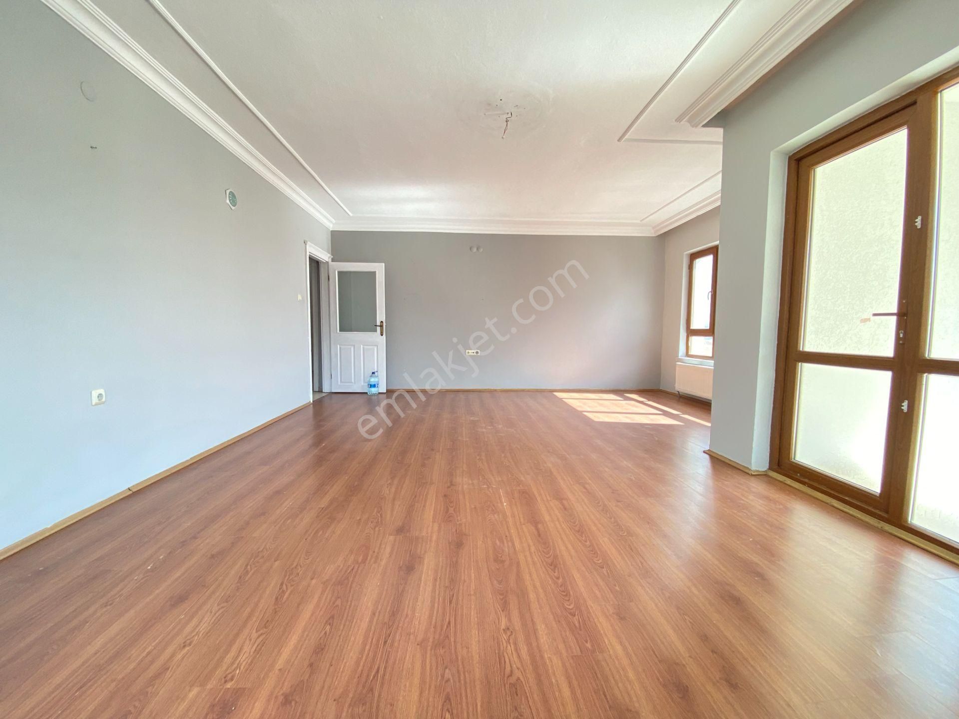 Gökçe Emlak'tan Sarayda Sitede Geniş 4+1 Asansörlü Güney.c Daire - Görsel 6