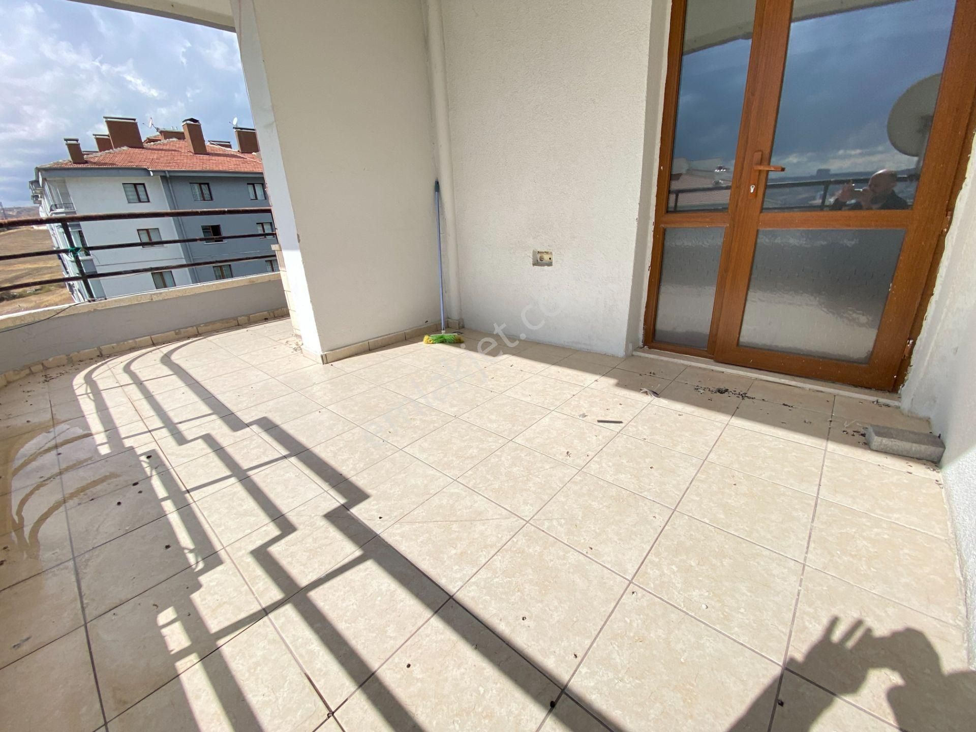 Gökçe Emlak'tan Sarayda Sitede Geniş 4+1 Asansörlü Güney.c Daire - Görsel 8
