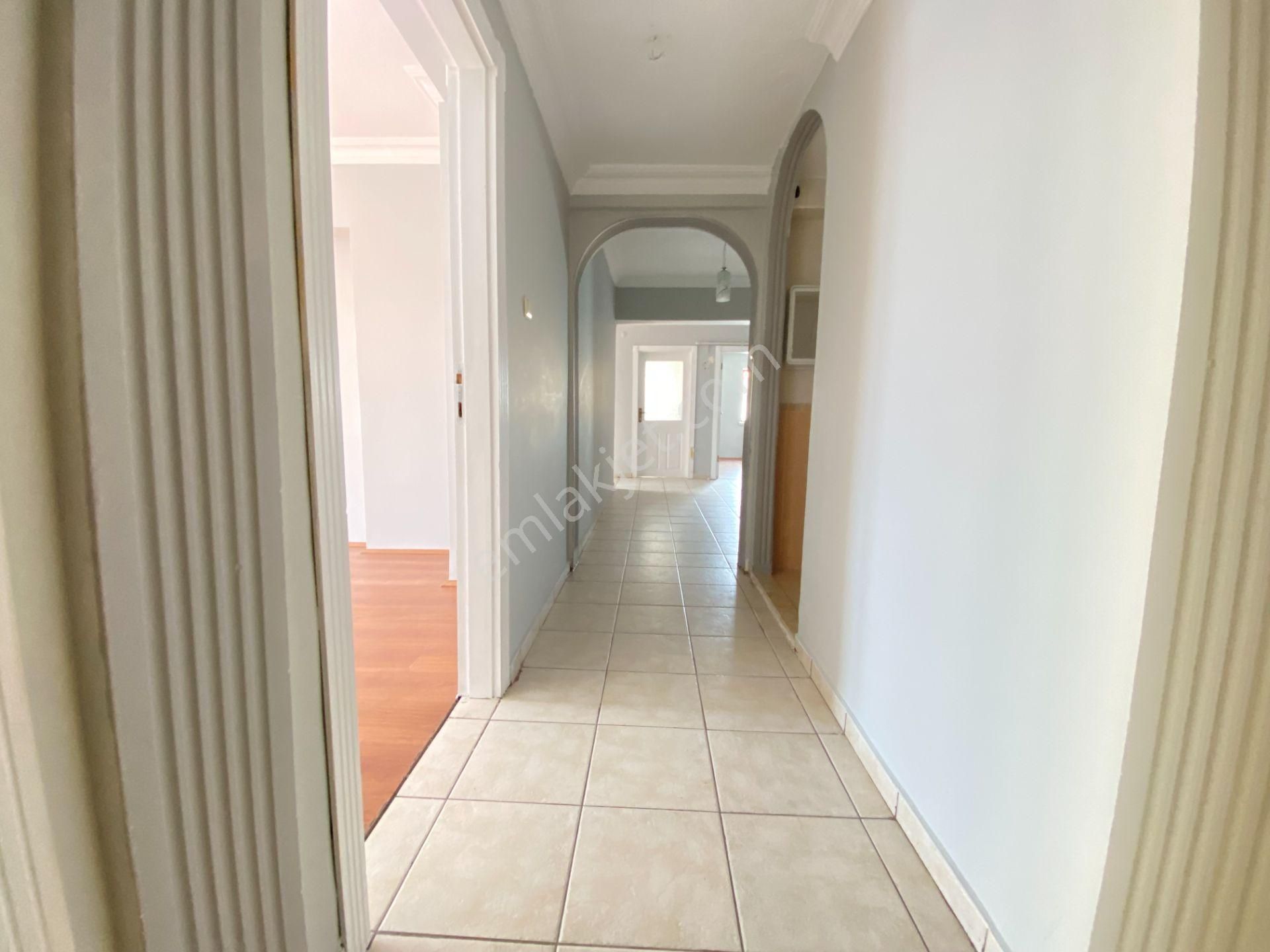 Gökçe Emlak'tan Sarayda Sitede Geniş 4+1 Asansörlü Güney.c Daire - Görsel 15