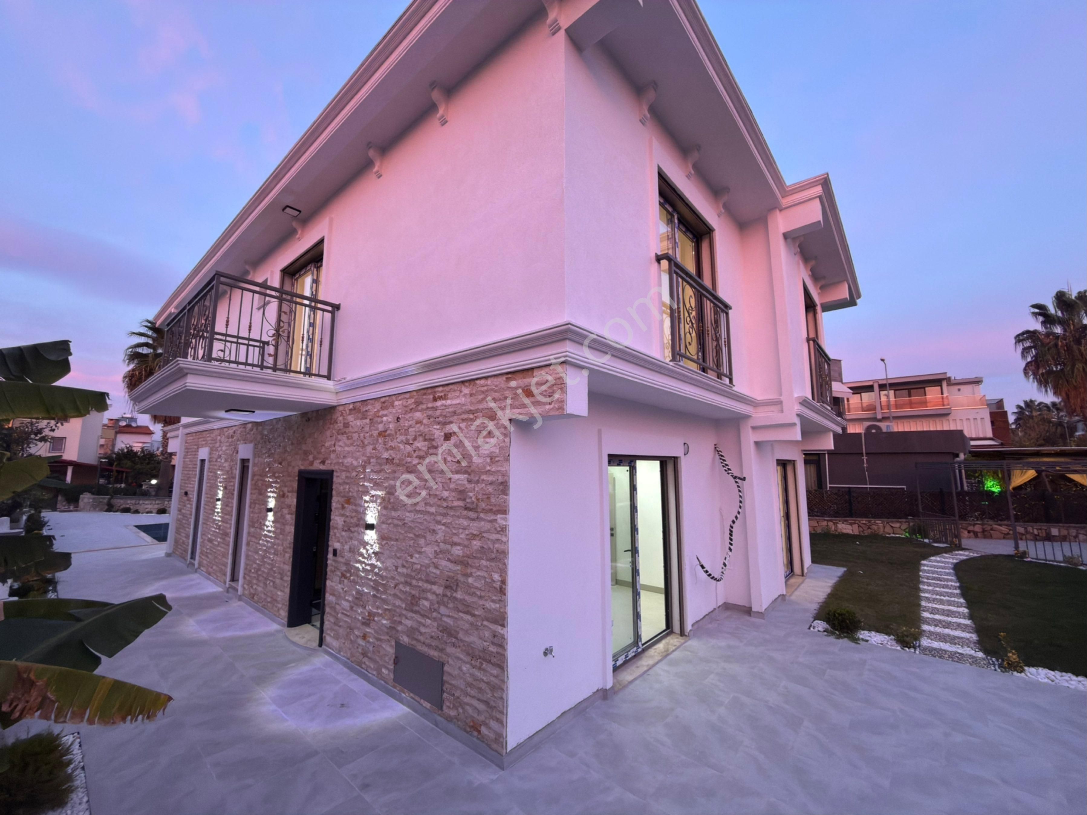 Kuşadası Satılık 550 Metre² Arsa Içınde Tek Müstakıl Özel Havuzu 4 + 1 Vılla - Görsel 25