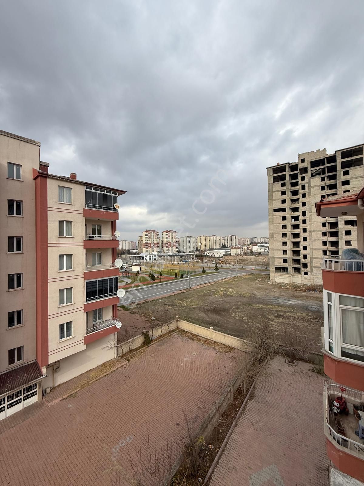 Elisa Gyo/serkent Bahçelievler Mahallesinde 3+1 Kombili Satılık Son Kat Daire - Görsel 4