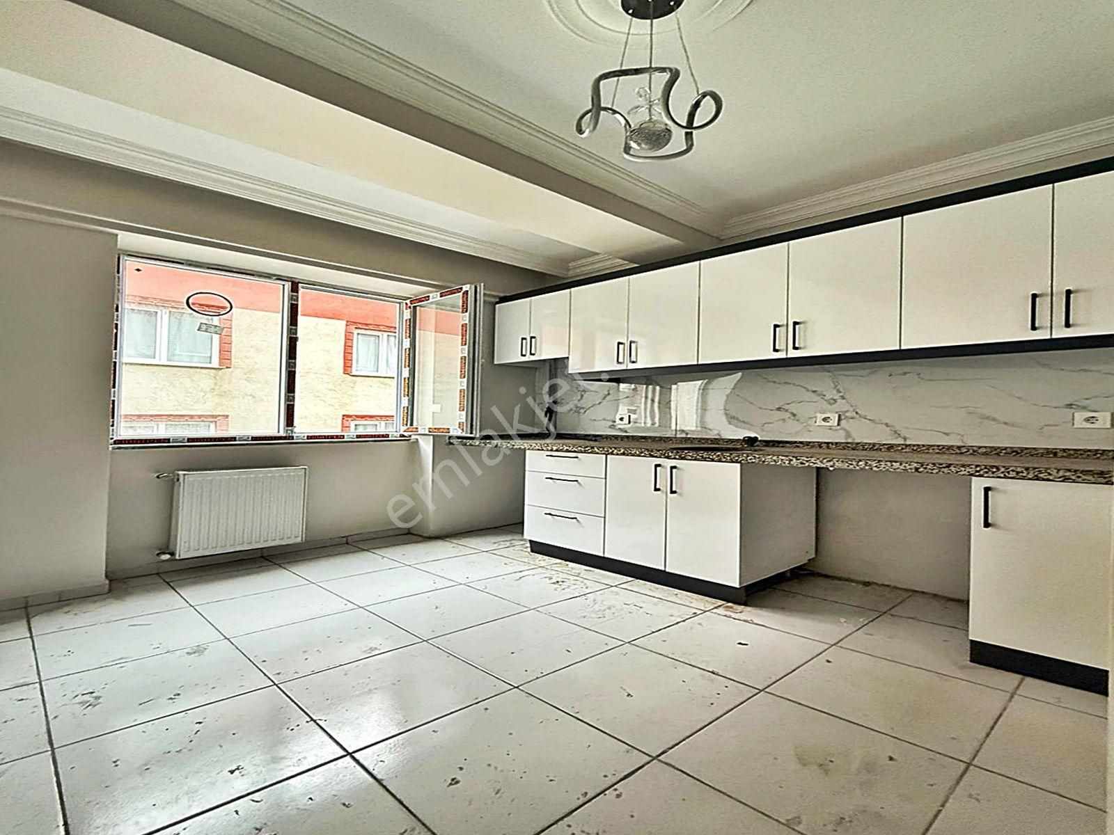 Esenyurt Meydana Yakın Sıfır Binada 2+1 Acil Satılık Arakat Daire !!!