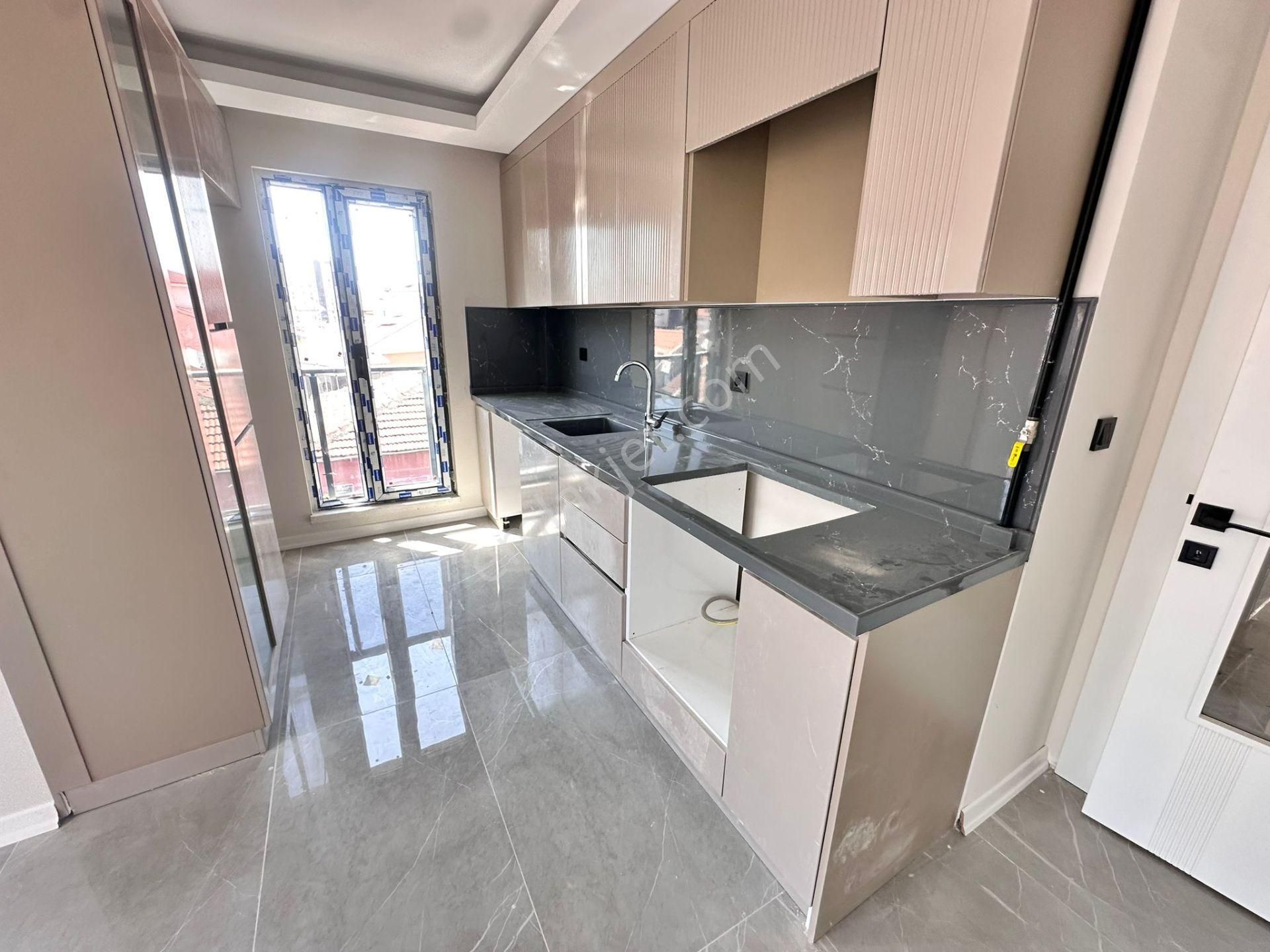 Vatan'dan Dutluk Merkez'de Metro Yakını 3. Kat Sıfır Bina İçerisinde Megalüks Satılık 3+1