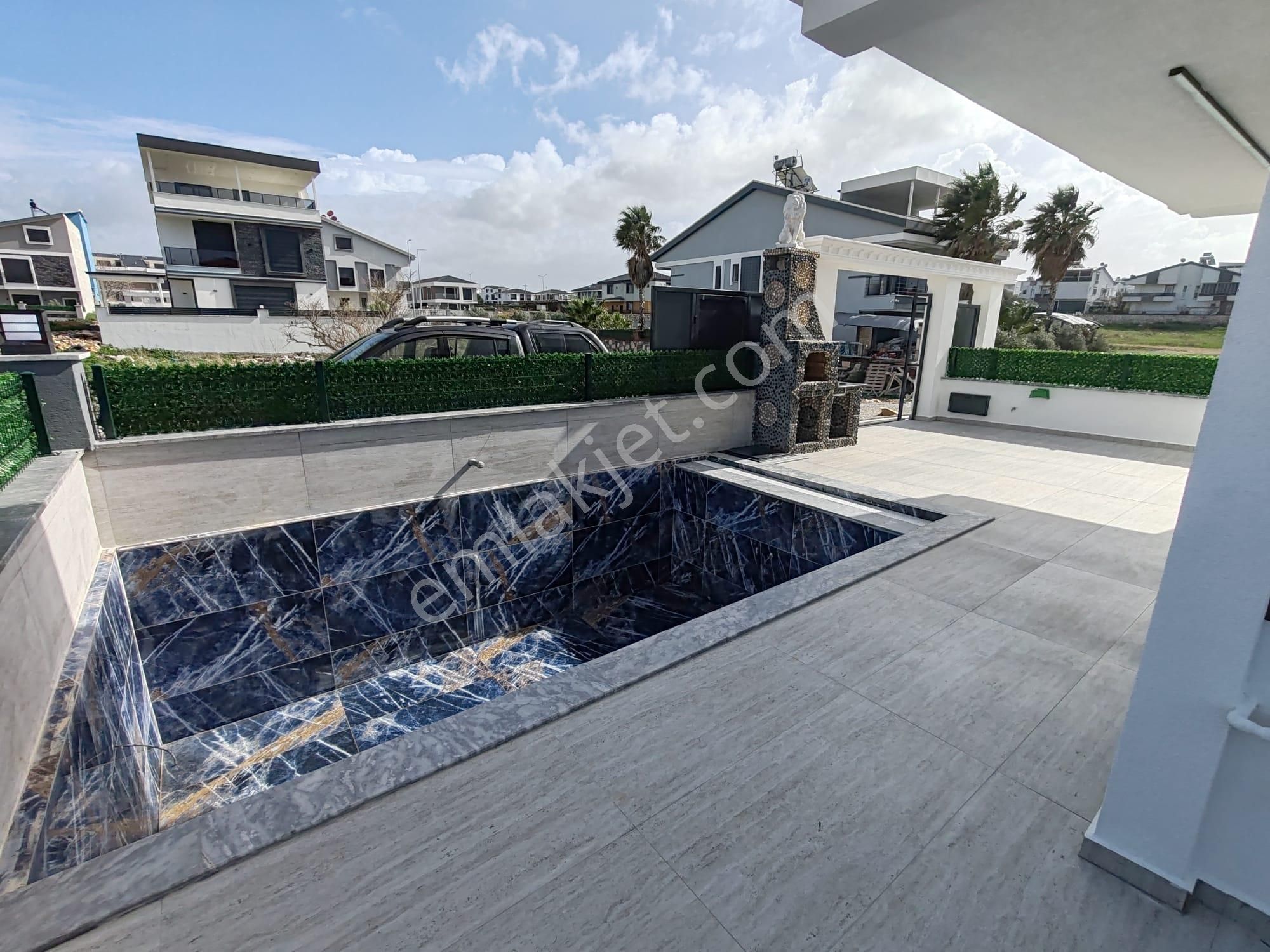 Ön Cephe 3+1 Havuzlu Otoparklı Yeni Villa - Görsel 8