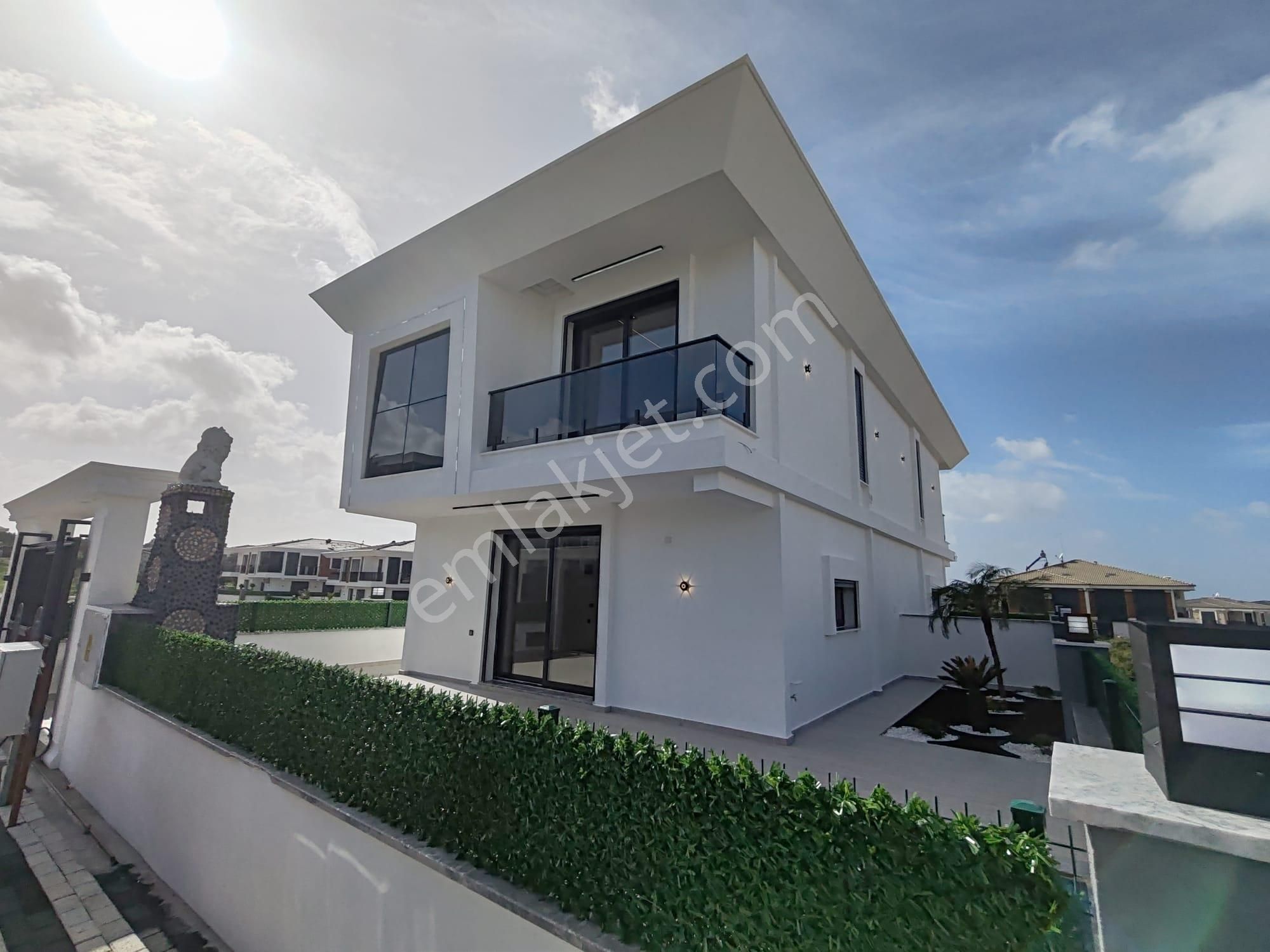 Ön Cephe 3+1 Havuzlu Otoparklı Yeni Villa - Görsel 3