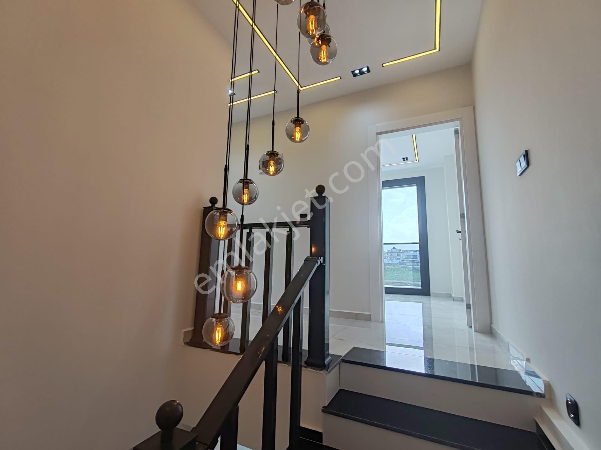 Ön Cephe 3+1 Havuzlu Otoparklı Yeni Villa - Görsel 16