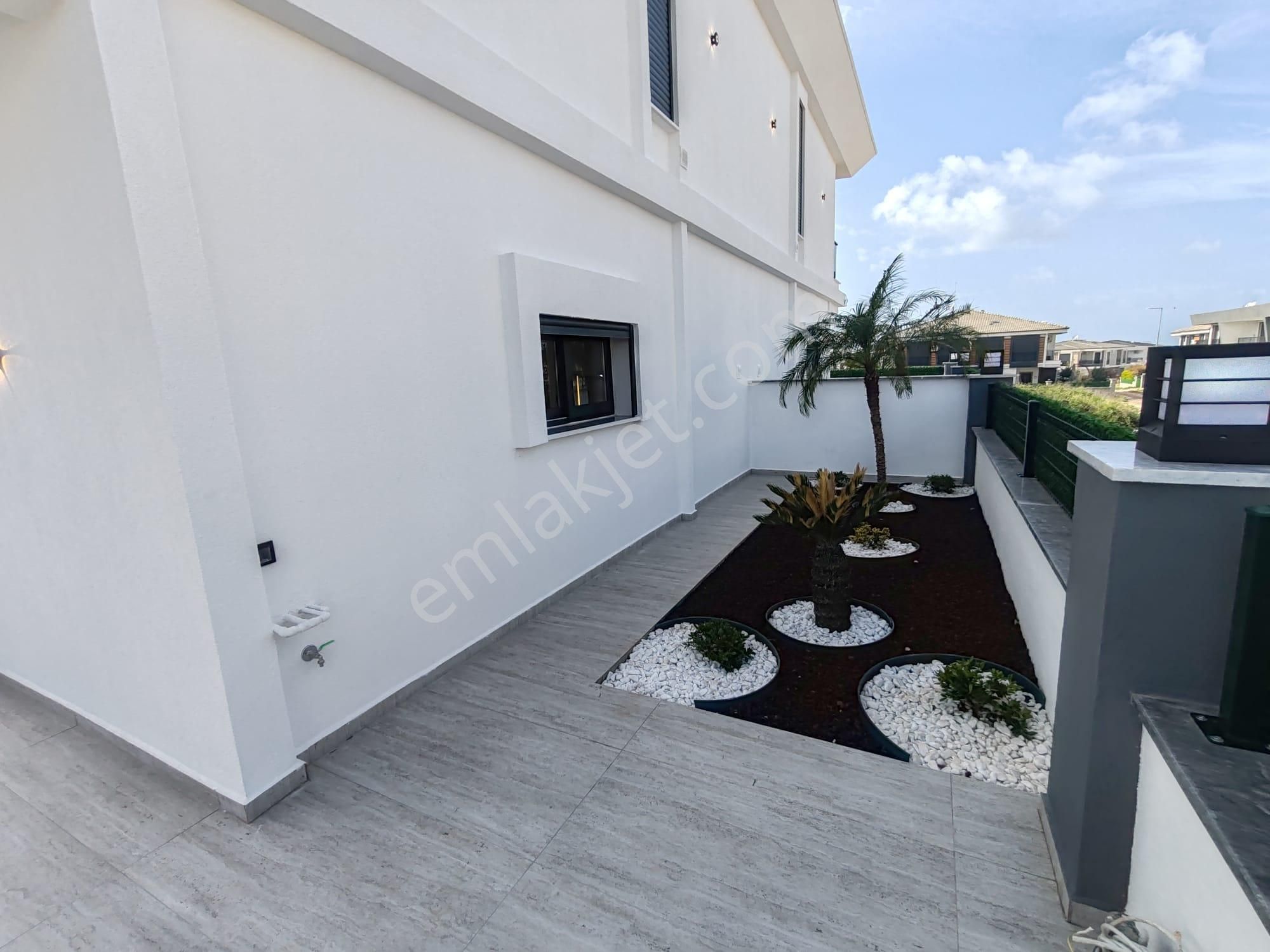 Ön Cephe 3+1 Havuzlu Otoparklı Yeni Villa - Görsel 7