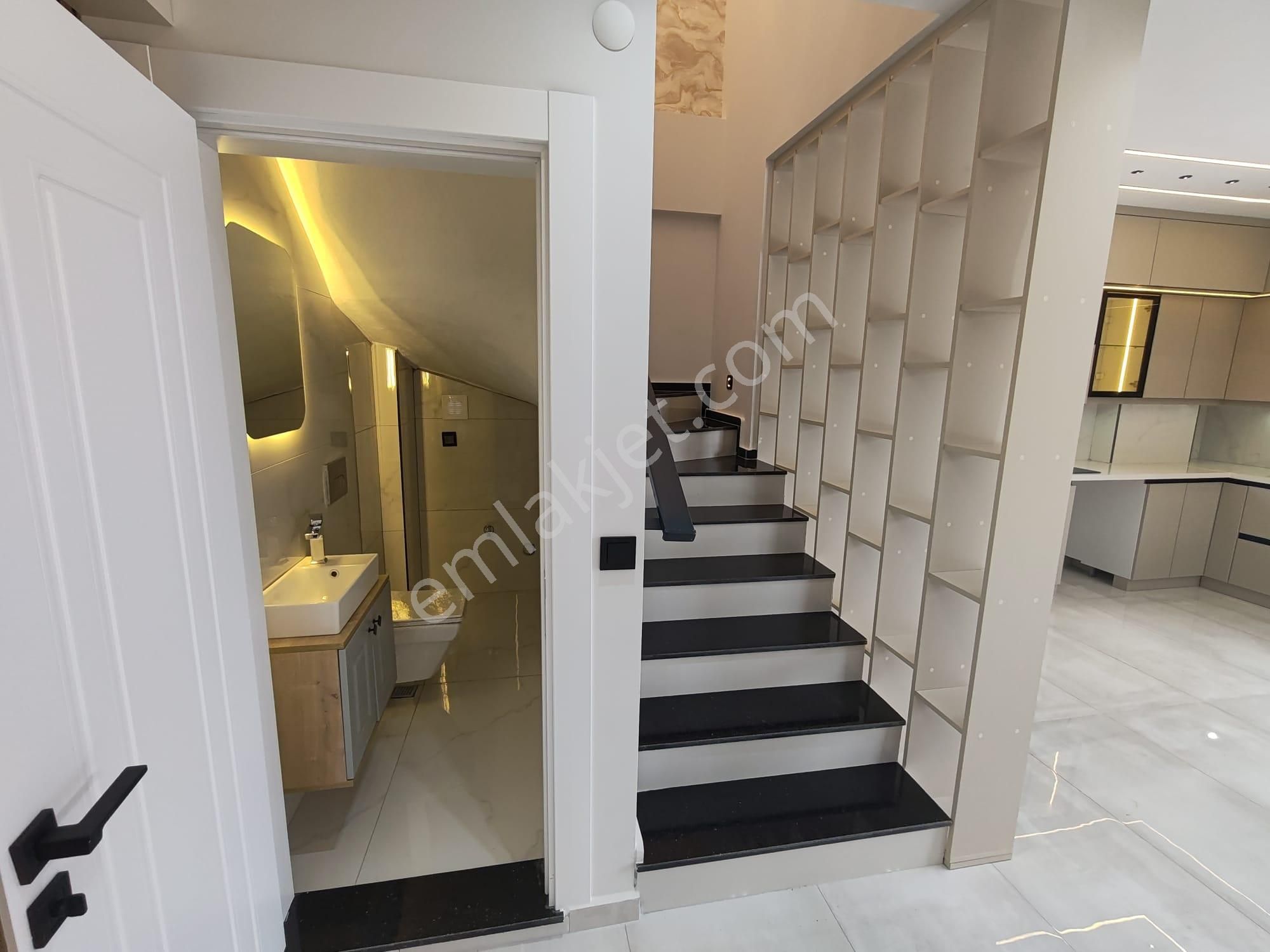 Ön Cephe 3+1 Havuzlu Otoparklı Yeni Villa - Görsel 15