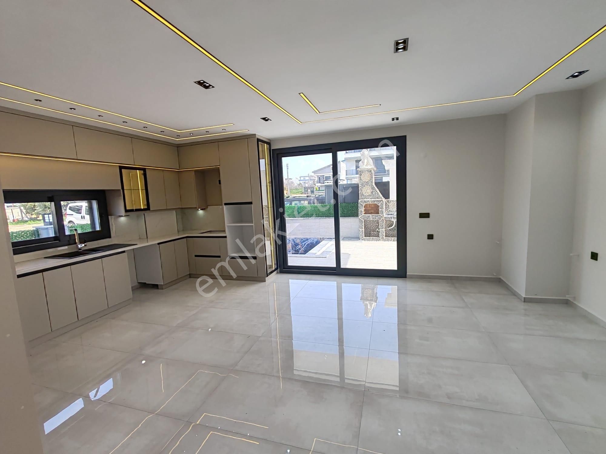 Ön Cephe 3+1 Havuzlu Otoparklı Yeni Villa - Görsel 14