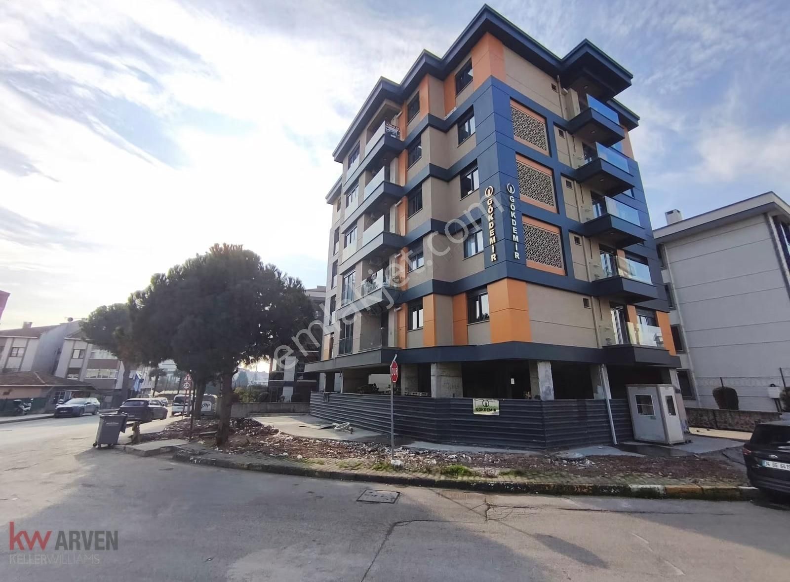 Tuzla Postane Mahallesi'nde 3.kat Kiralık 2+1 Daire