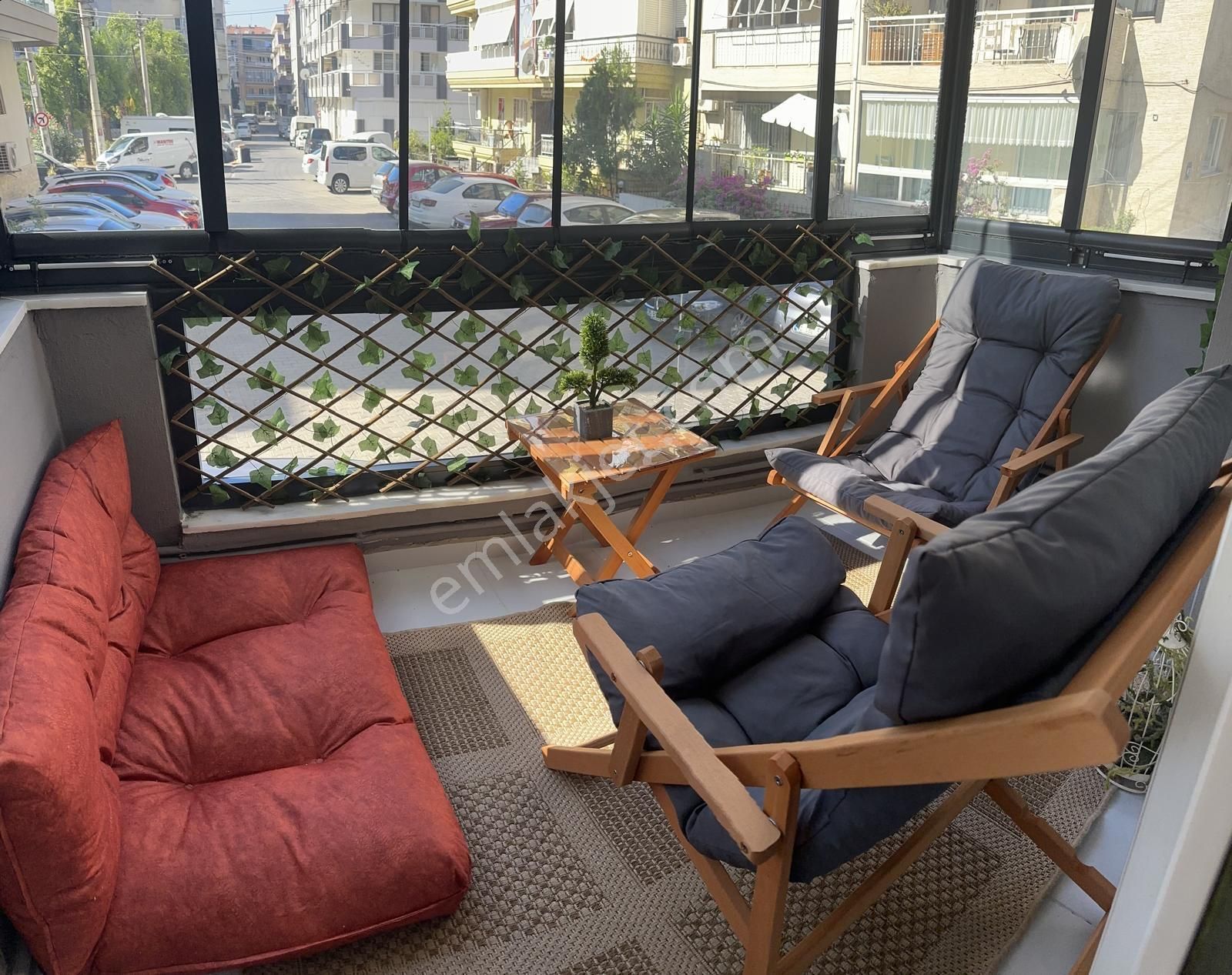 Karşıyaka Goncalar Mahallesinde 3+1 Satılık Daire