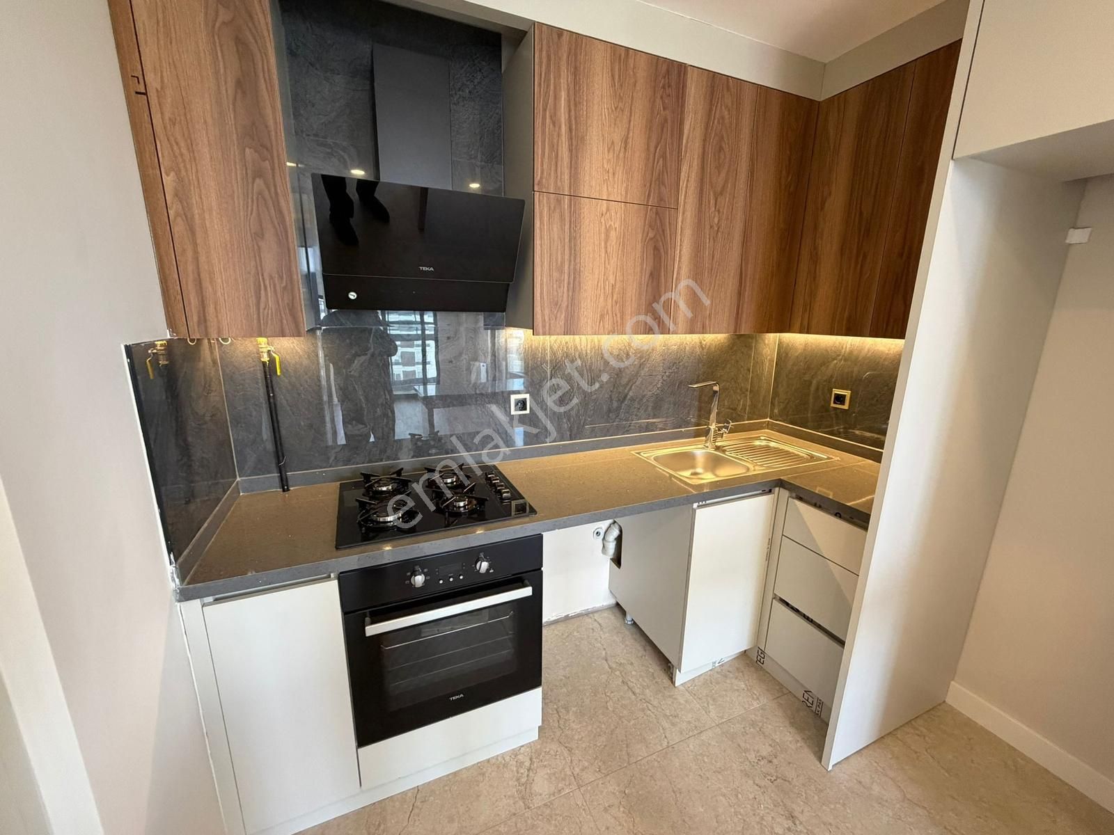 Çankaya Mah, Şehir Hastanesi Yakını 2+1 Cam Balkonlu Dubleks