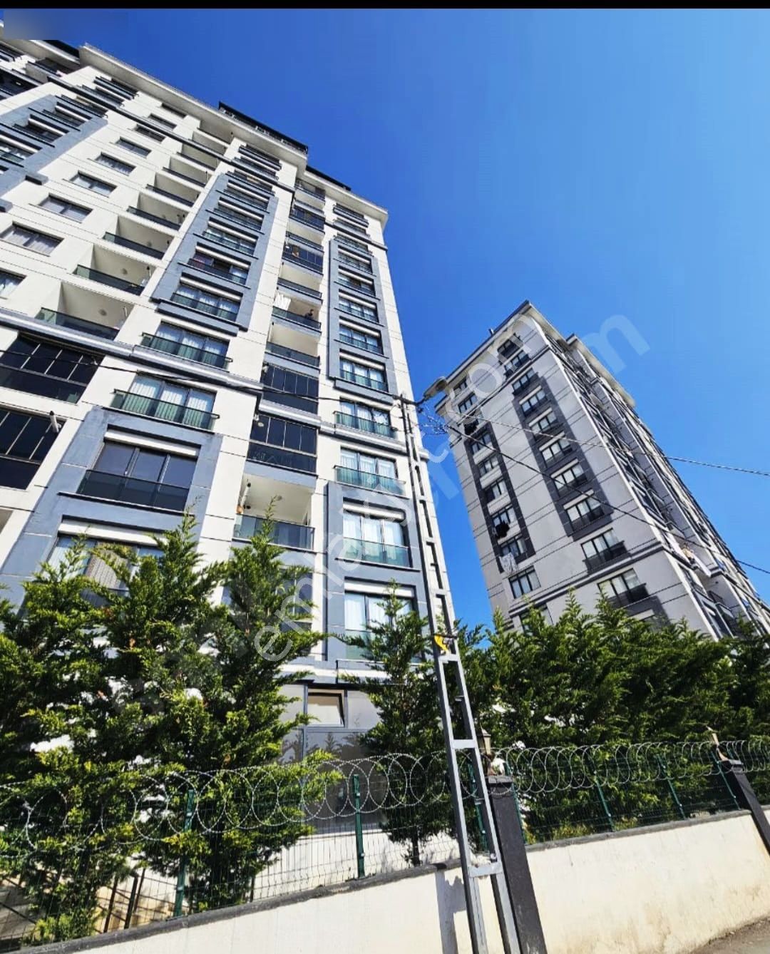 Mertcan Dan Yakacık Meydana Yürüme Site İçinde 3+1 İskanlı Fırsat