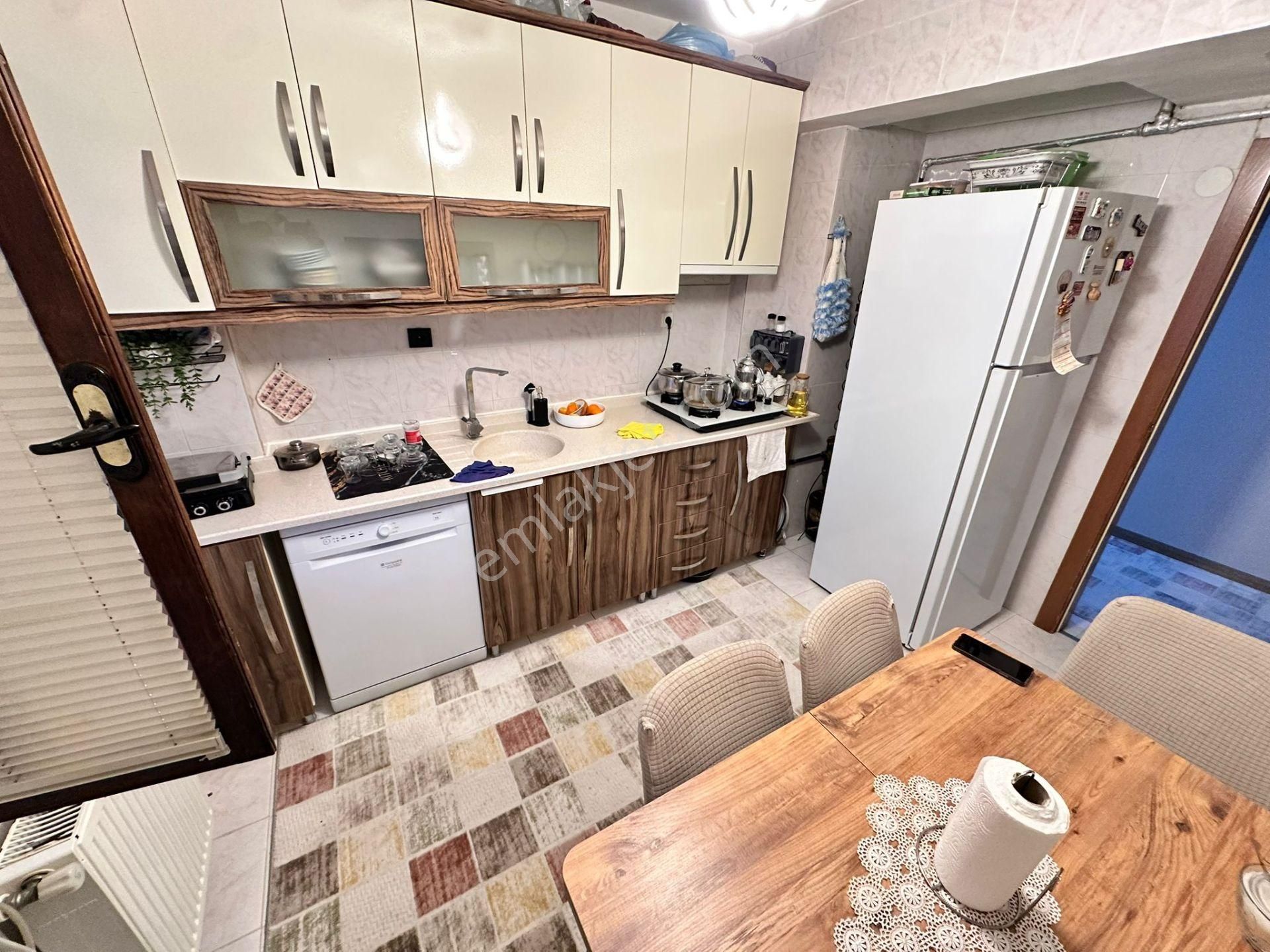 Vatan'dan Bademlik Baruthane Sokak Üzerinde 3+1 1. Kat Satılık Masrafsız Geniş Daire - Görsel 2