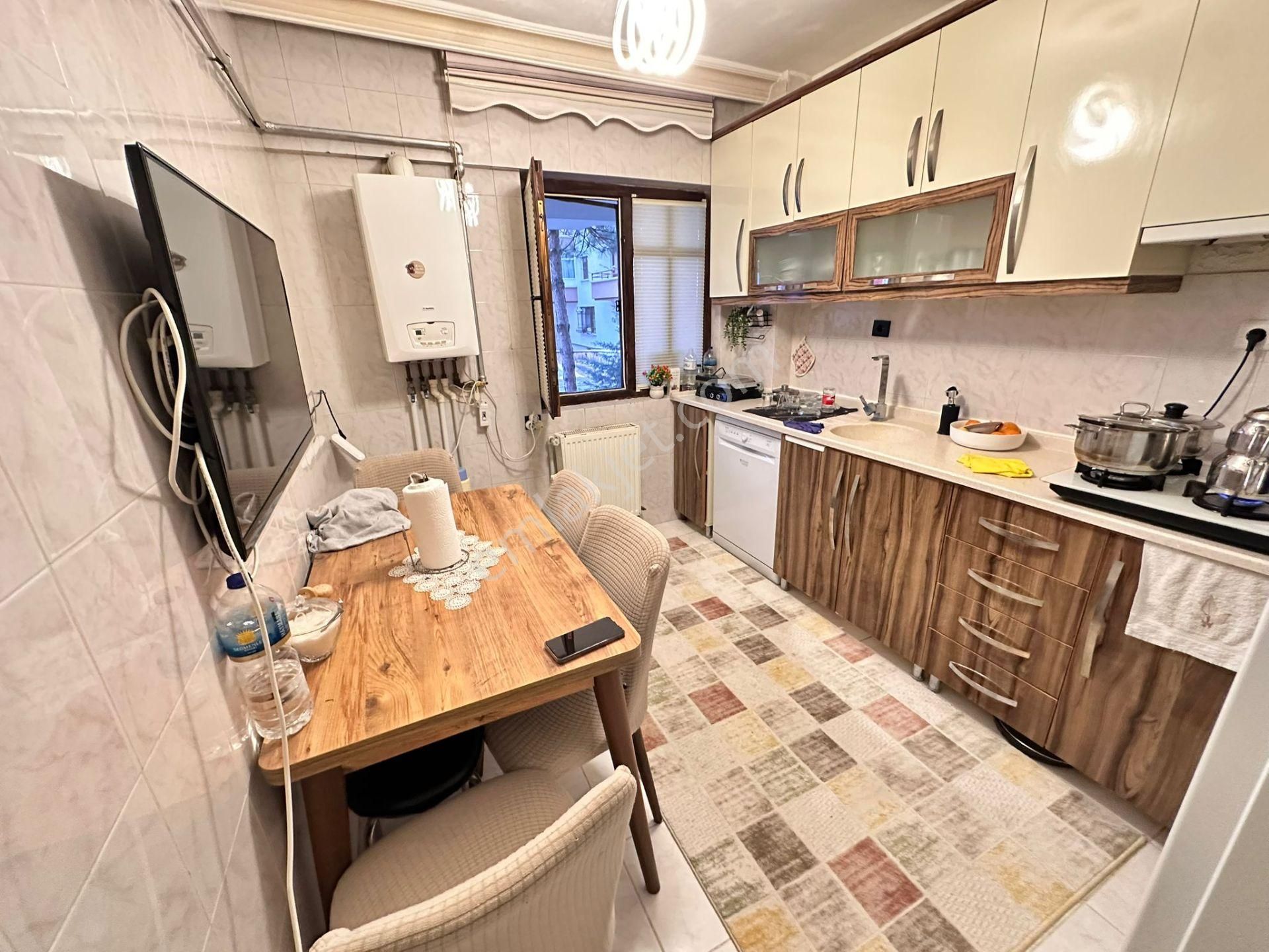 Vatan'dan Bademlik Baruthane Sokak Üzerinde 3+1 1. Kat Satılık Masrafsız Geniş Daire - Görsel 3