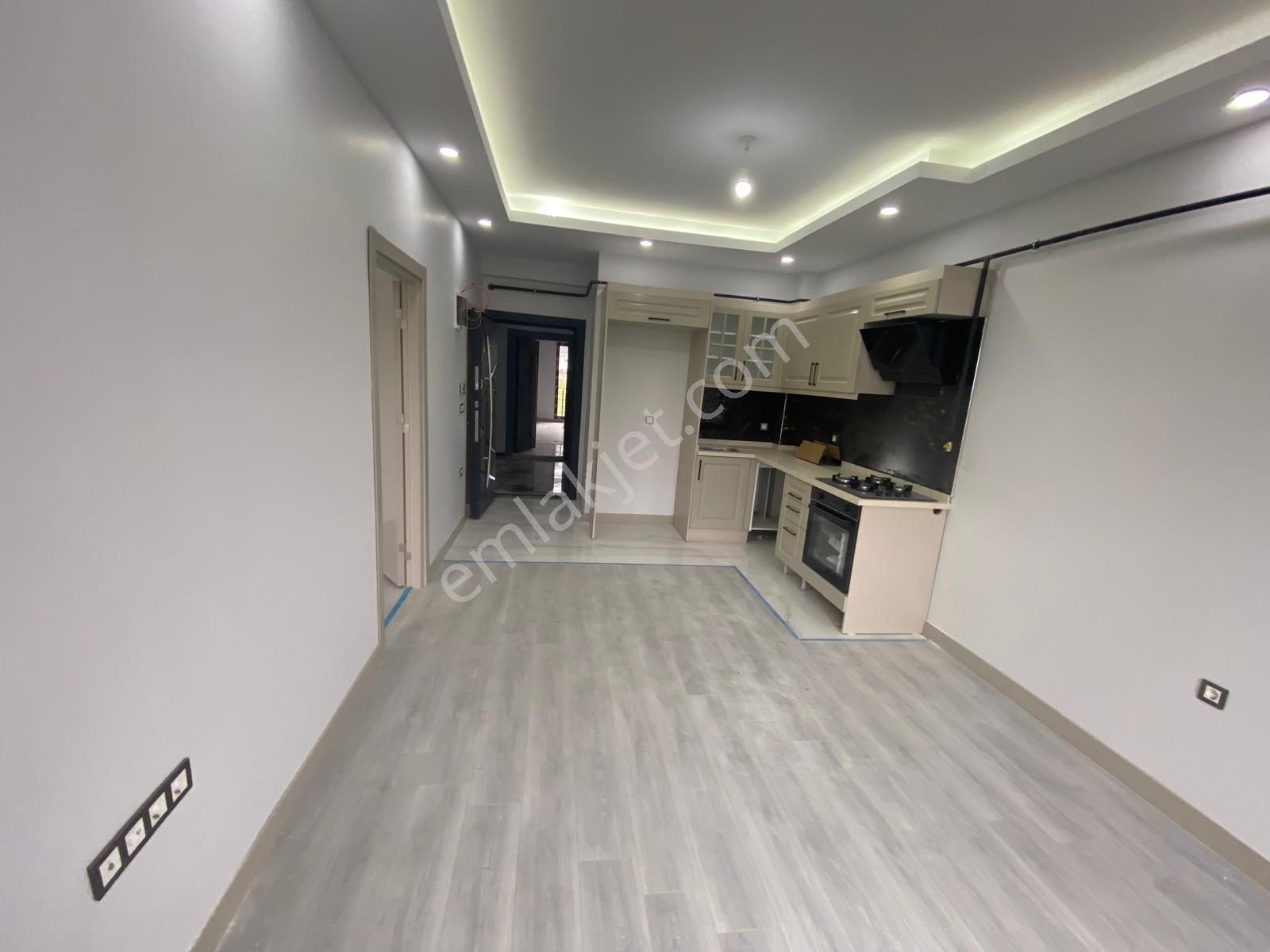 Ak Auto Gayrimenkul 'den Atatürk Mahallesinde Satılık 1+1 Daire