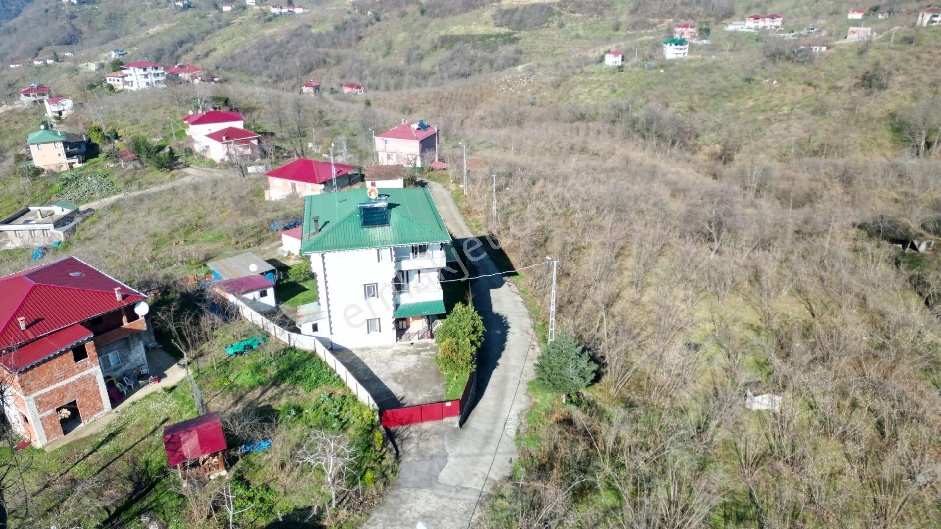Trabzon Arsin'de 1600 M² Arsa İçinde Müstakil Yaşam Alanı - Görsel 2