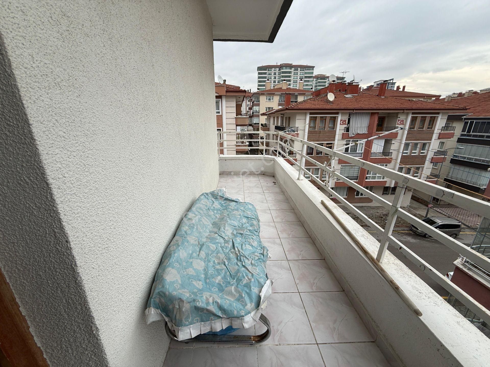 Kalecik Emlak'tan Hastane Yakını 2 Balkon, Mantolamalı 3+1 - Görsel 24
