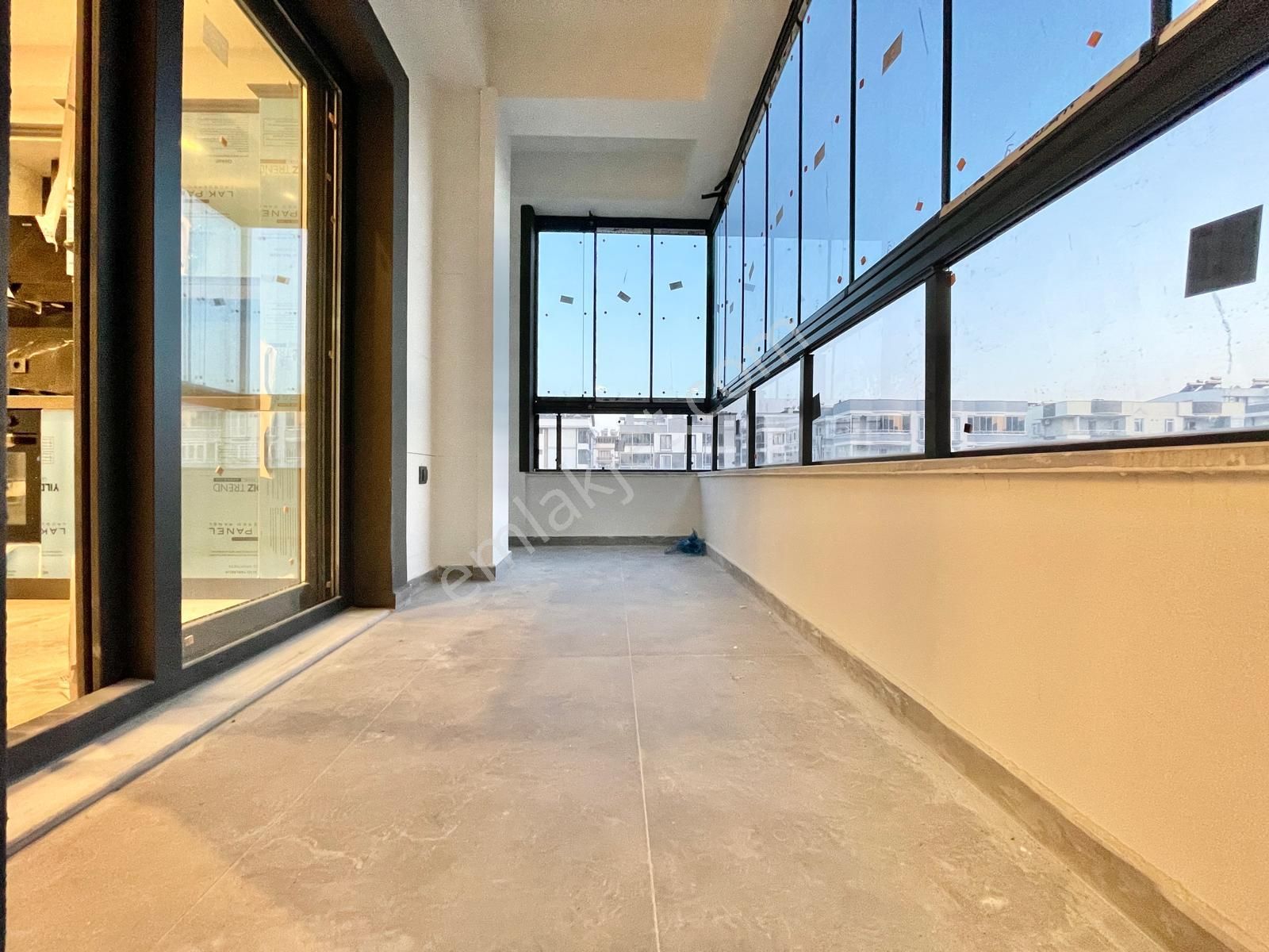 Berkay Demirel'den Denize 500 Metre Ebeveyn Banyolu Ön Cephe 2+1 Daire