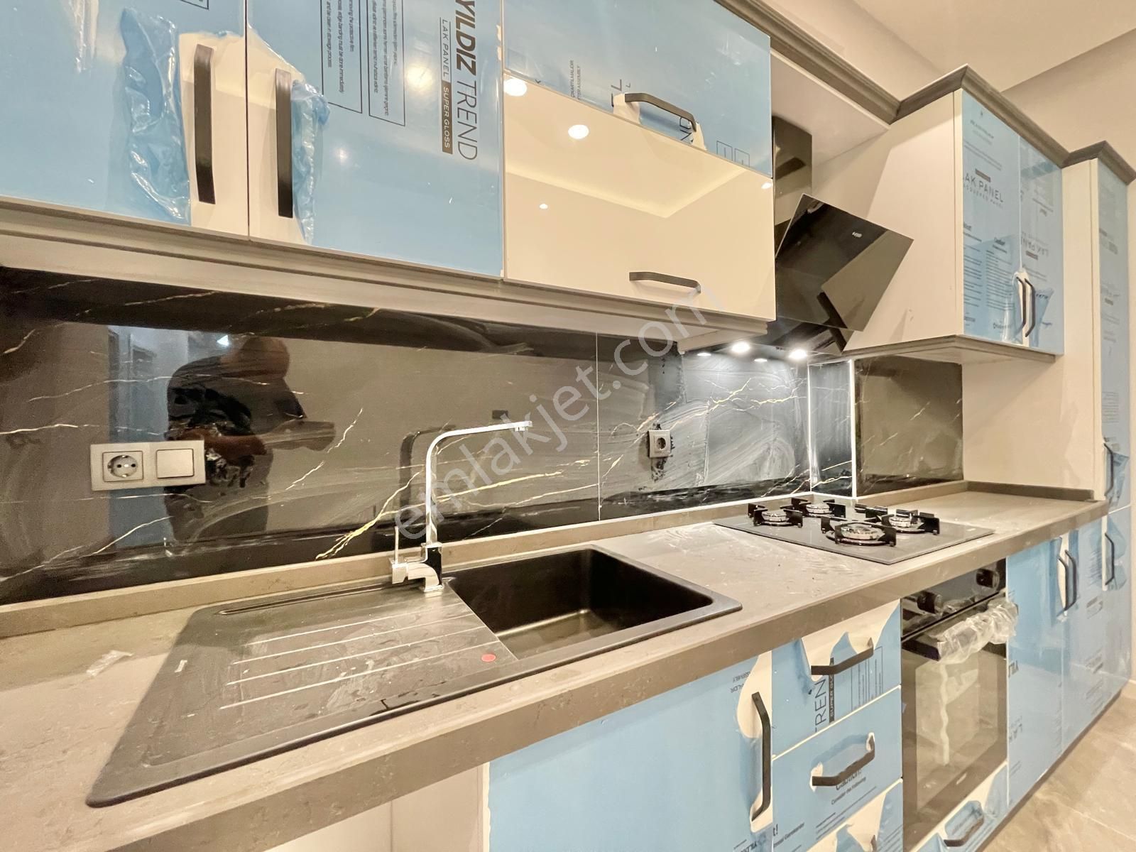 Berkay Demirel'den Denize 500 Metre Ebeveyn Banyolu Ön Cephe 2+1 Daire - Görsel 15