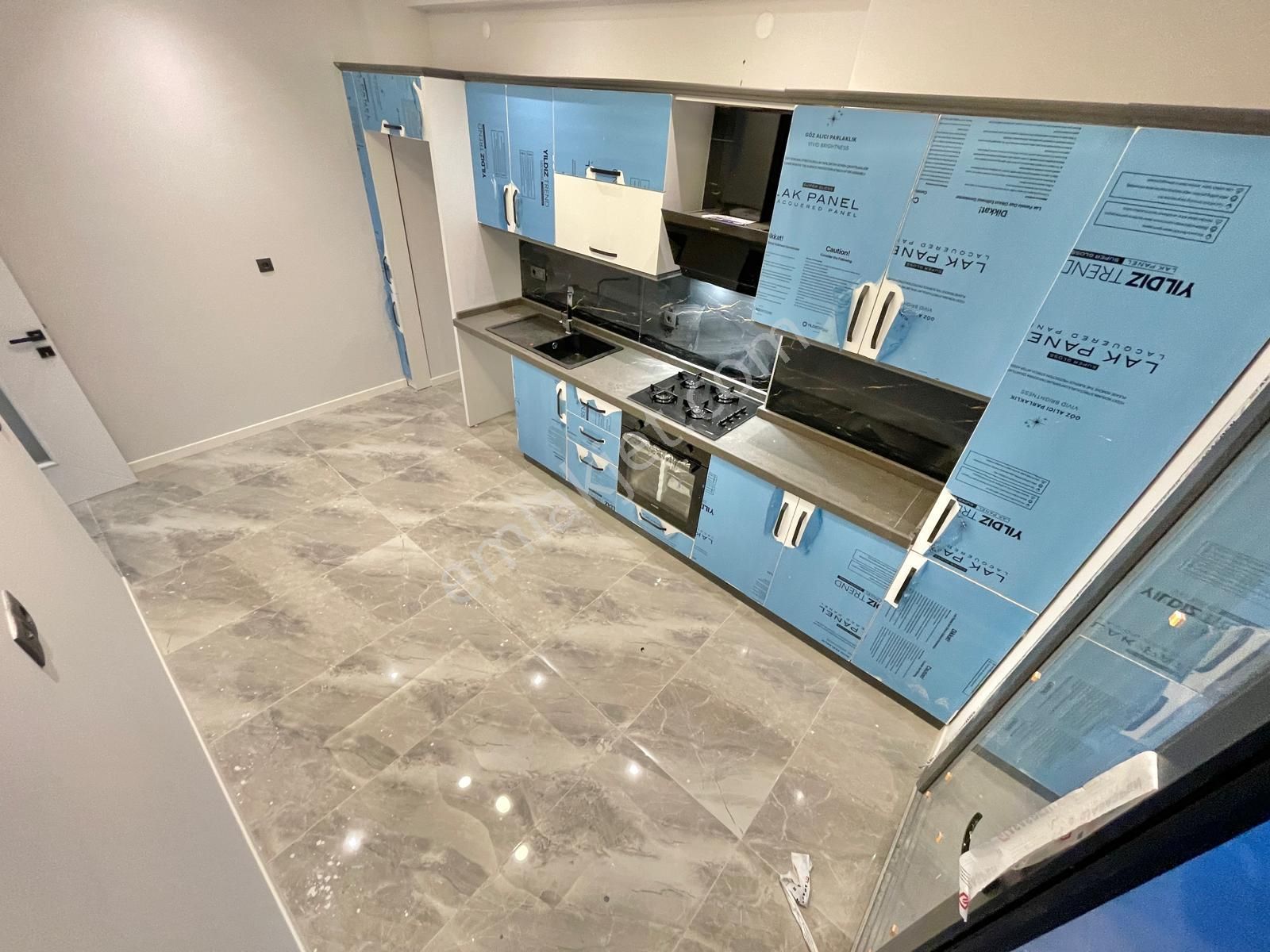 Berkay Demirel'den Denize 500 Metre Ebeveyn Banyolu Ön Cephe 2+1 Daire - Görsel 13