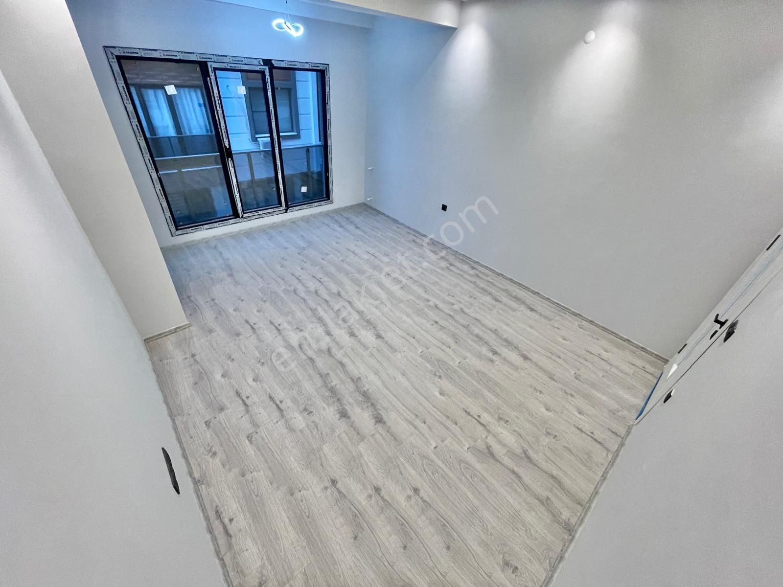 Berkay Demirel'den Denize 500 Metre Ebeveyn Banyolu Ön Cephe 2+1 Daire - Görsel 10