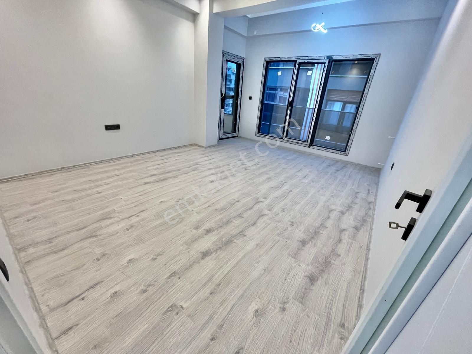 Berkay Demirel'den Denize 500 Metre Ebeveyn Banyolu Ön Cephe 2+1 Daire - Görsel 8