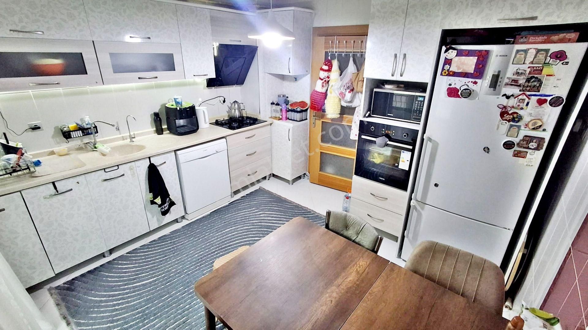 Gold'tan Yayla Merkez Katta Full Yapılı Çok Geniş Acil Satılık 3+1 Daire - Görsel 8