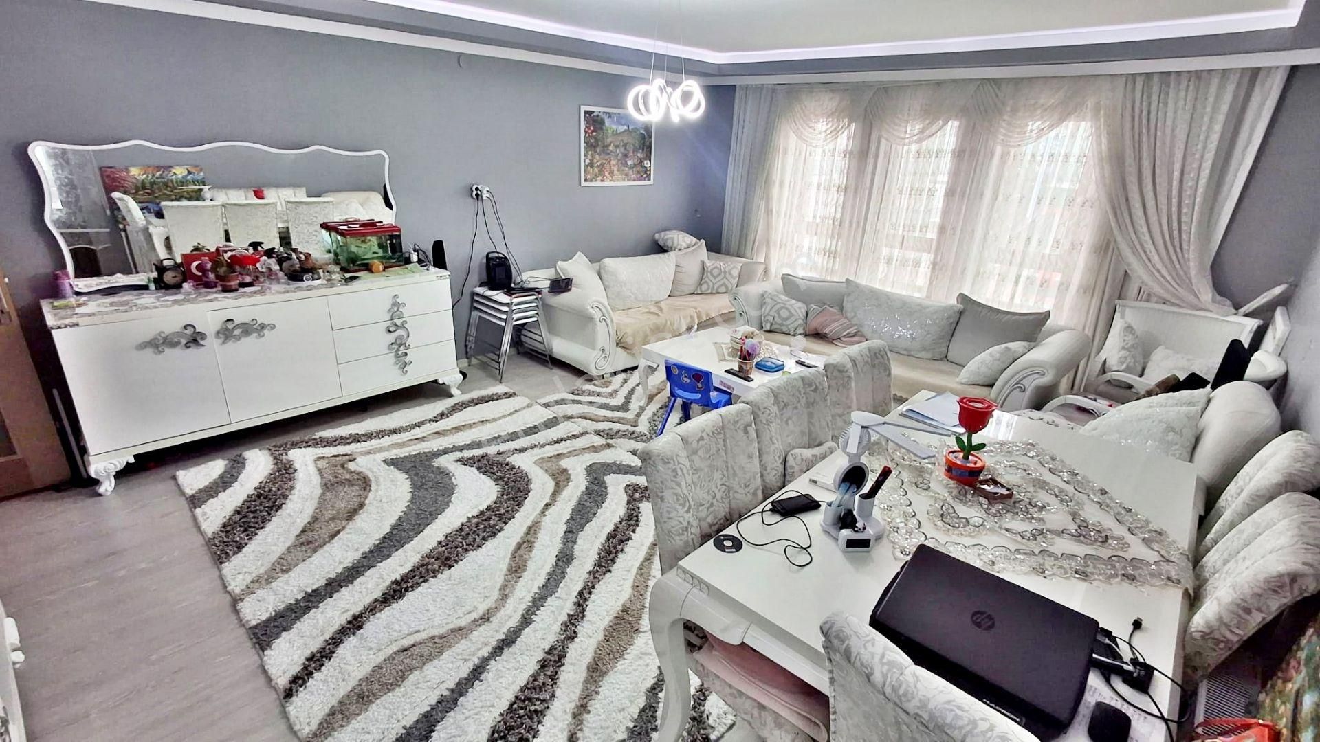 Gold'tan Yayla Merkez Katta Full Yapılı Çok Geniş Acil Satılık 3+1 Daire - Görsel 3