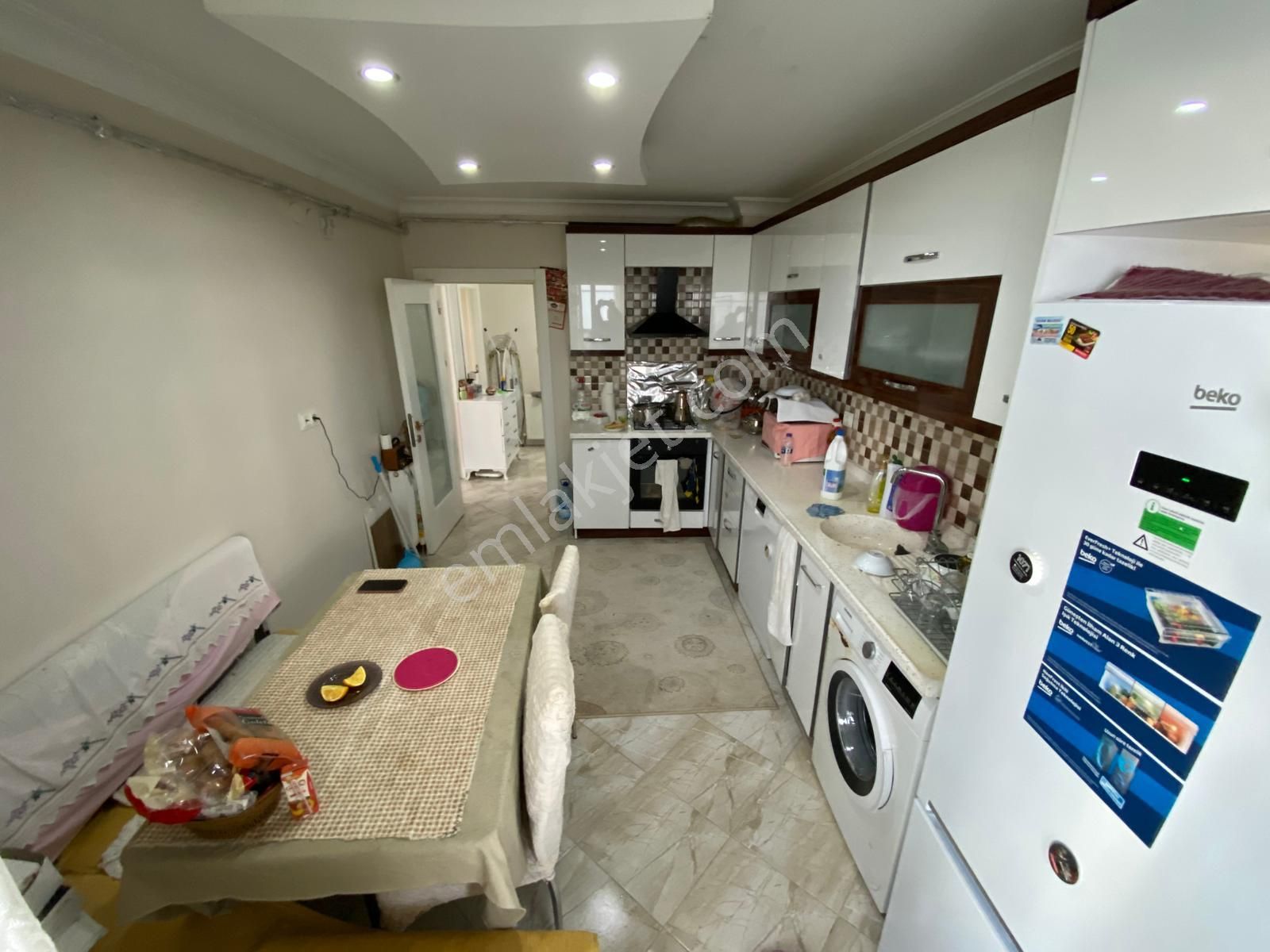 Vatan'dan Bademlik Merkez'de Yeni Bina Asansörlü Orta Kat Manzaralı Satılık 3+1 Daire