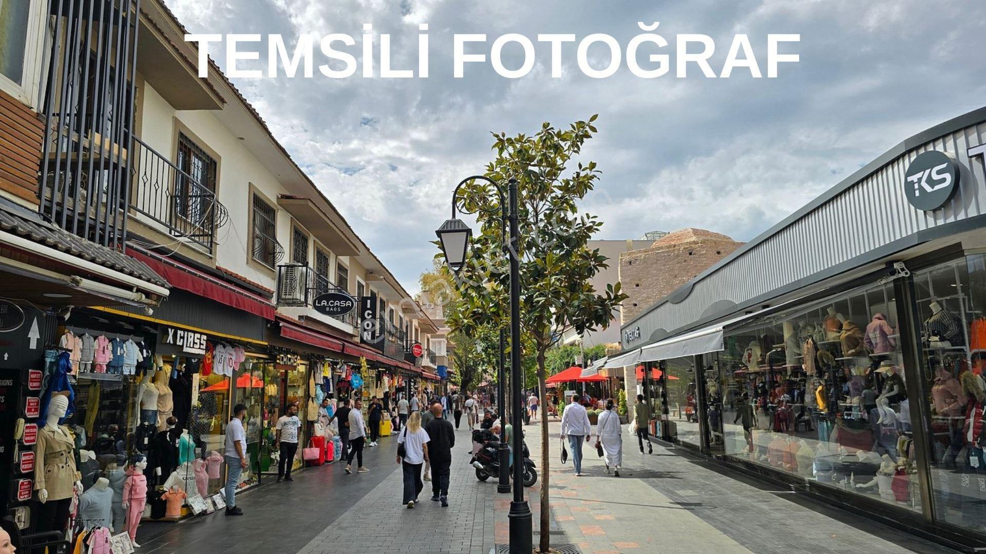Kuşadası Sağlık Caddesinde Satılık Yatırımlık Dükkan - Görsel 3