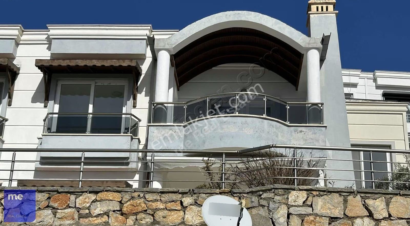 Konacık Site İçinde 3+1 Yıllık Kiralık Deniz Manzaralı Daire