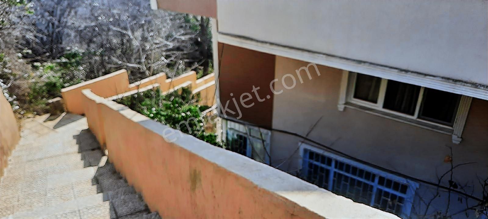 İstinye Sahile Yakın 2+1 90m2