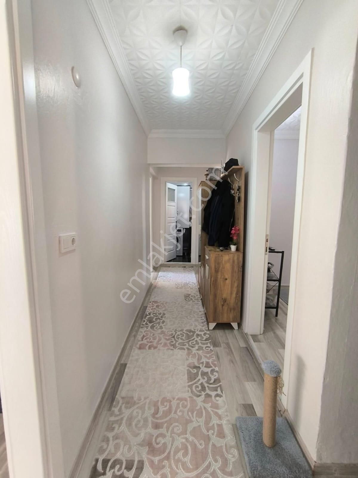 Kuşadası Merkezin Göbeğinde 2+1 İçi Yenilenmiş Daire ! - Görsel 10