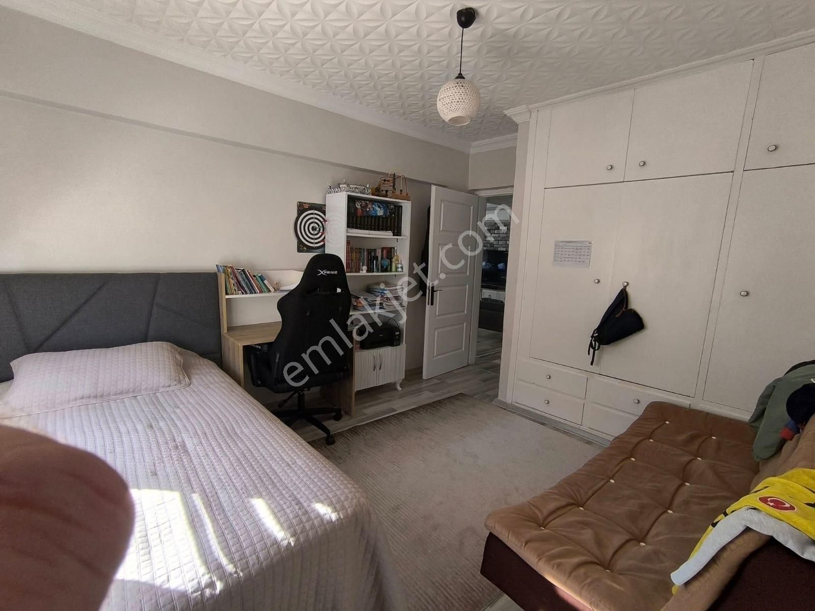 Kuşadası Merkezin Göbeğinde 2+1 İçi Yenilenmiş Daire ! - Görsel 3