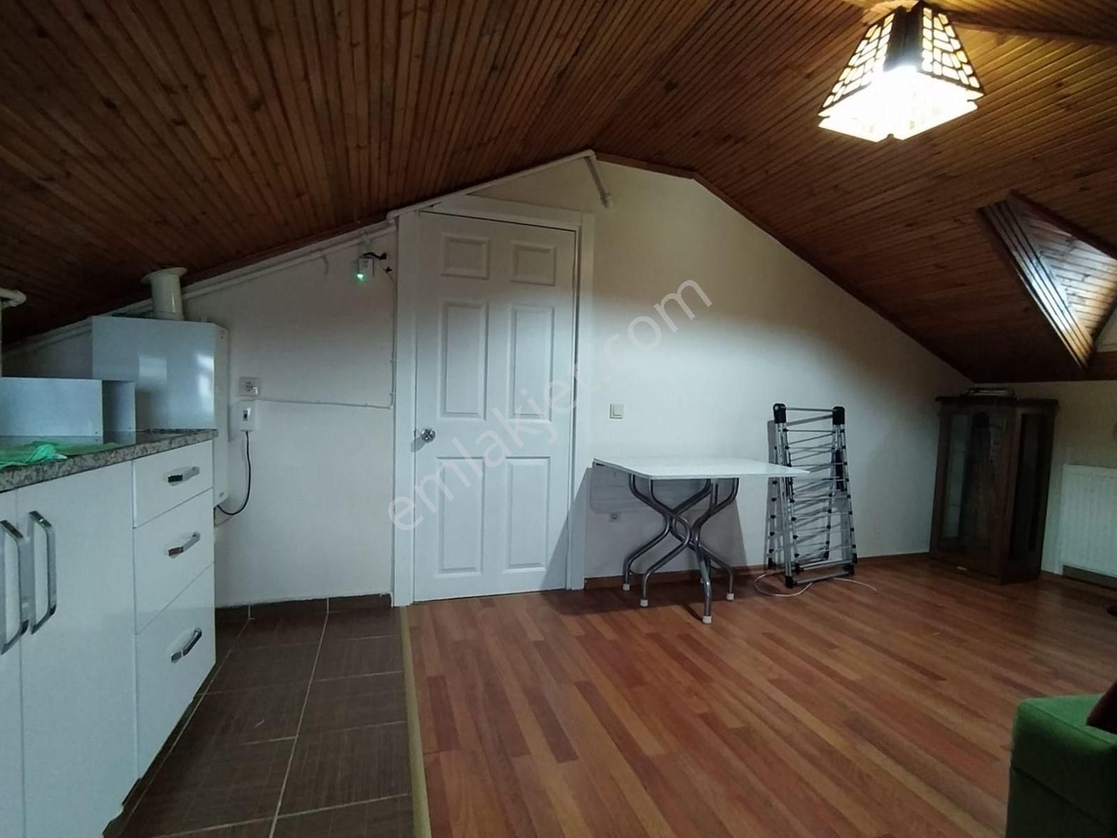 Mertcan Dan Uğurmumcu Mah Manzaralı 1+1 Çatı Katı Fırsat Kiralık - Görsel 11