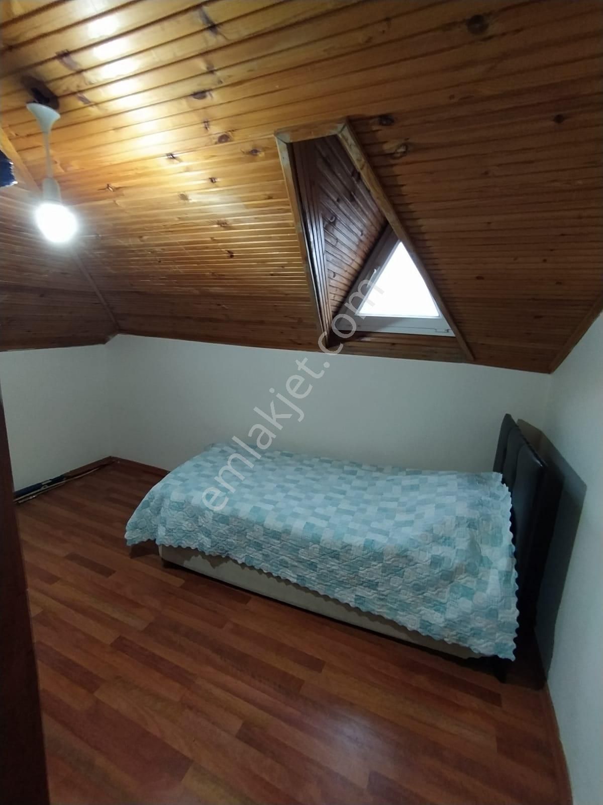 Mertcan Dan Uğurmumcu Mah Manzaralı 1+1 Çatı Katı Fırsat Kiralık - Görsel 9
