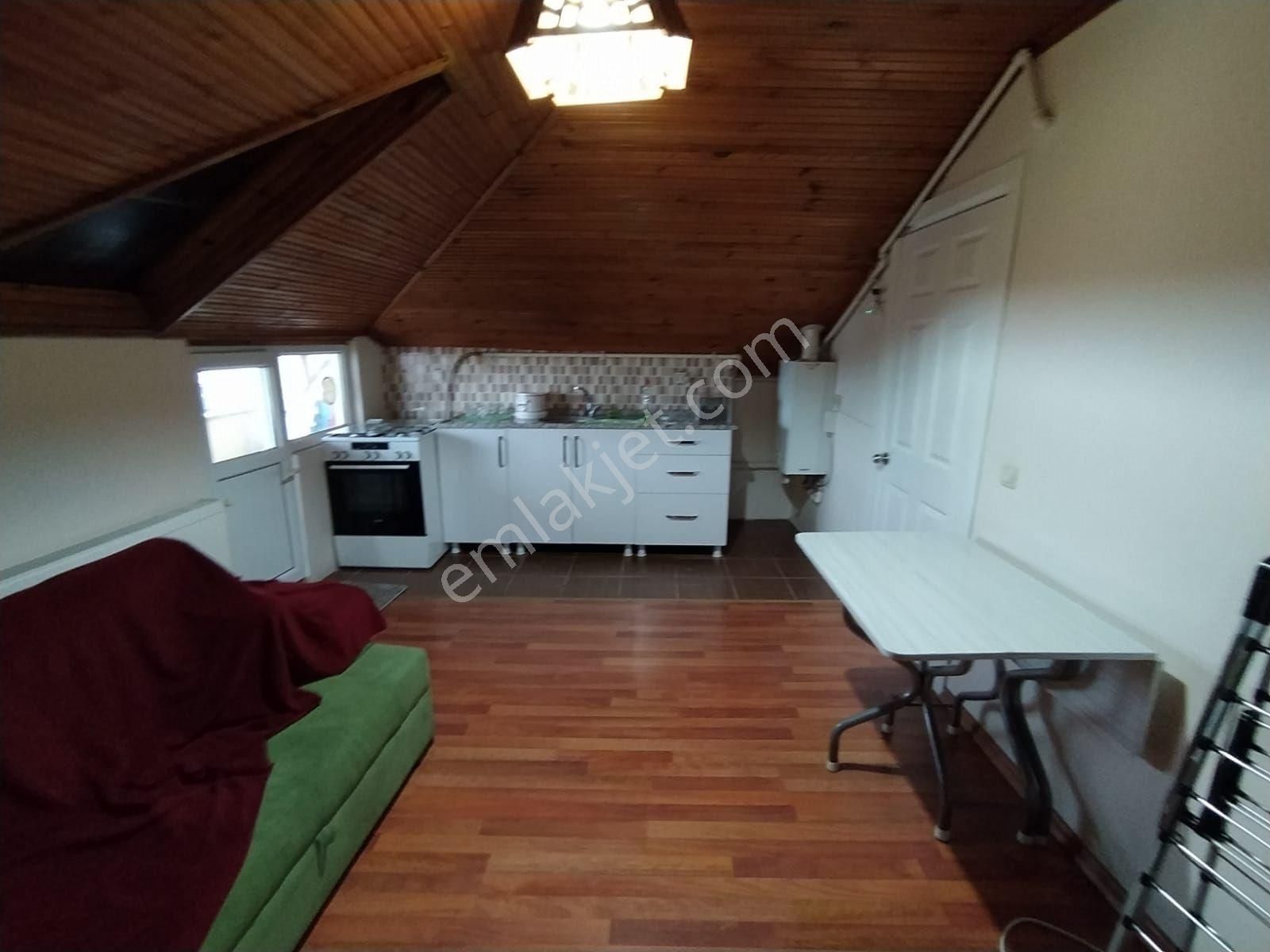 Mertcan Dan Uğurmumcu Mah Manzaralı 1+1 Çatı Katı Fırsat Kiralık - Görsel 3