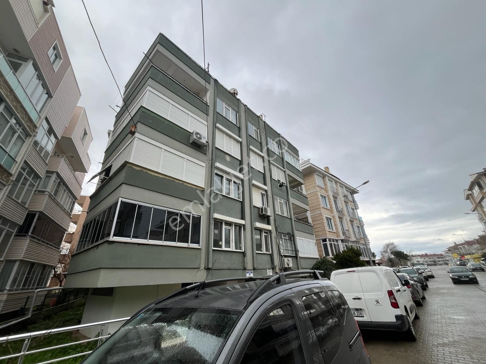 Parstan İkizçayda Ayrı Mutfak Full Tadilatlı Ön Cephe Merkezi Konum 3+1