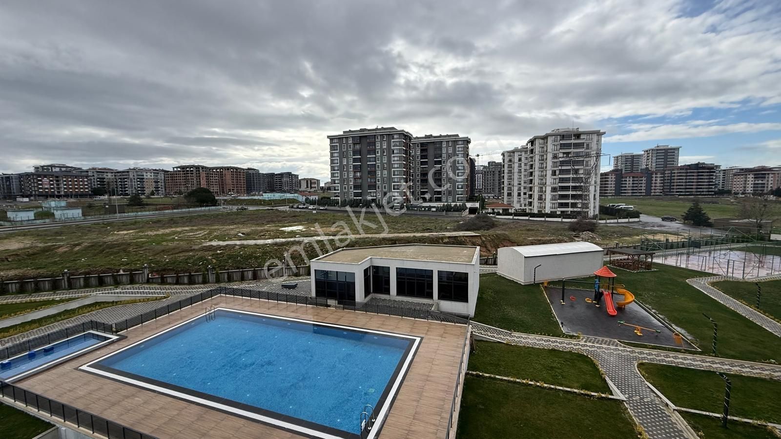 Turyap Hürriyetten İzsiz Towers Da 3.kat 3+1 Kiralık Daire