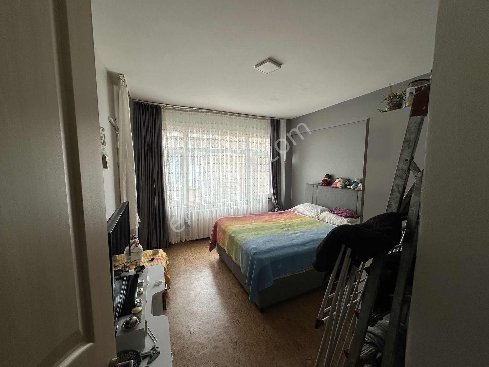 Valide-i Atik Mahallesinde Geniş 2+1 Daire - Görsel 9