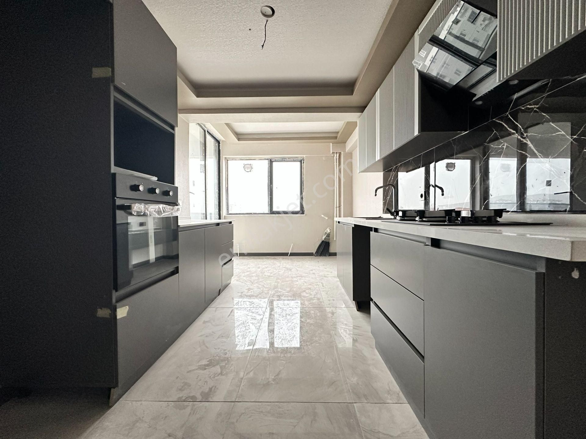 Pursaklar Mehmet Zengin Emlak'tan Kapalı Otoparklı 3 Banyolu 12.kat 4+1 Sitede Dubleks Daire - Görsel 3